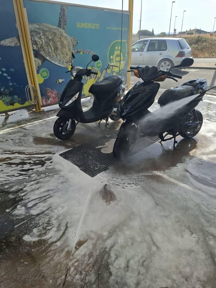 yamaha aerox  – trueque en Zaragoza (foto 2)