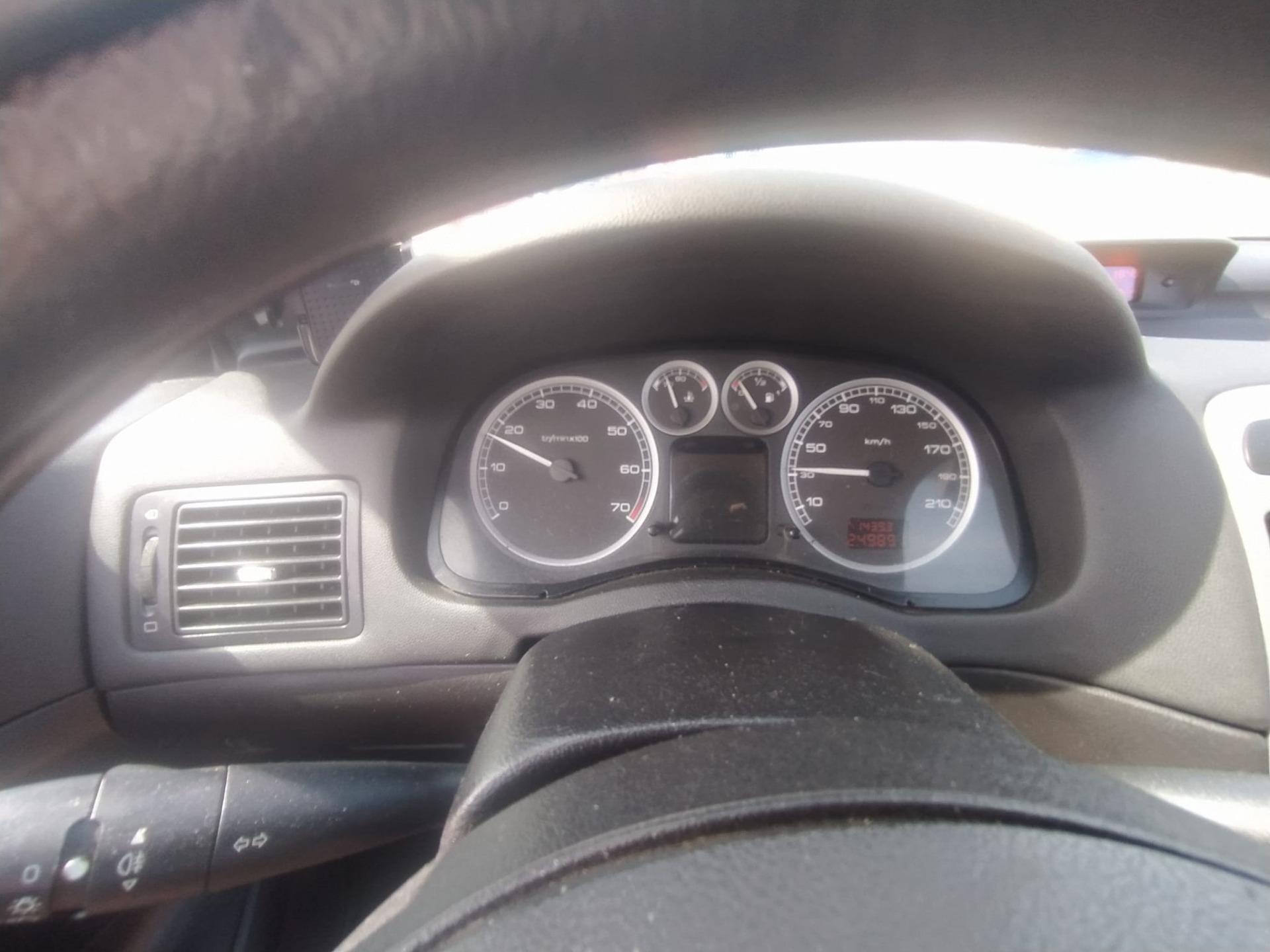 Foto 9 de Peugeot 307 XR 109 CV 16V 1.6 2003 hatchback.motor NFU.