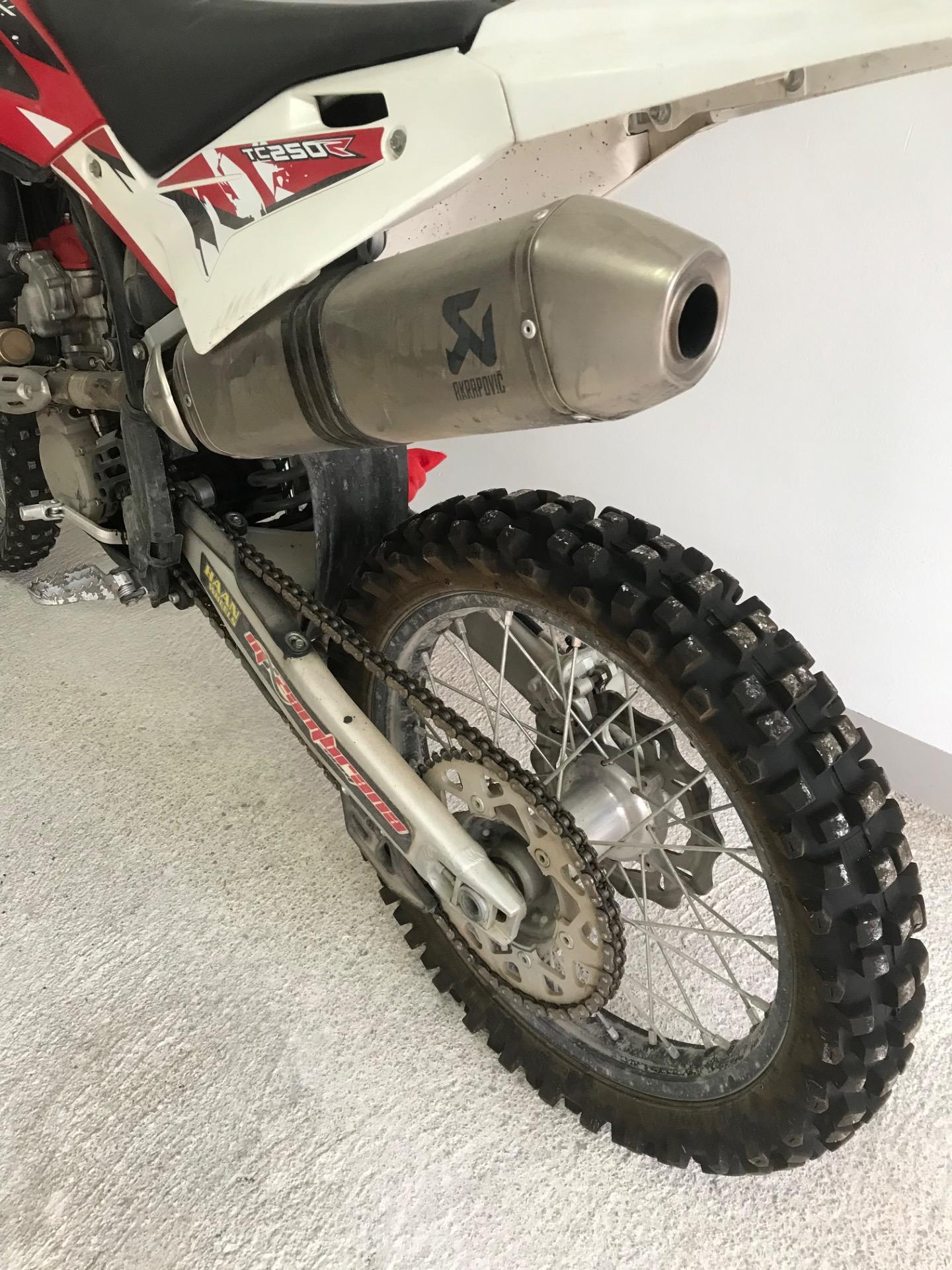 Foto 2 de Vendo 2800 euros o cambio por scooter de 125 