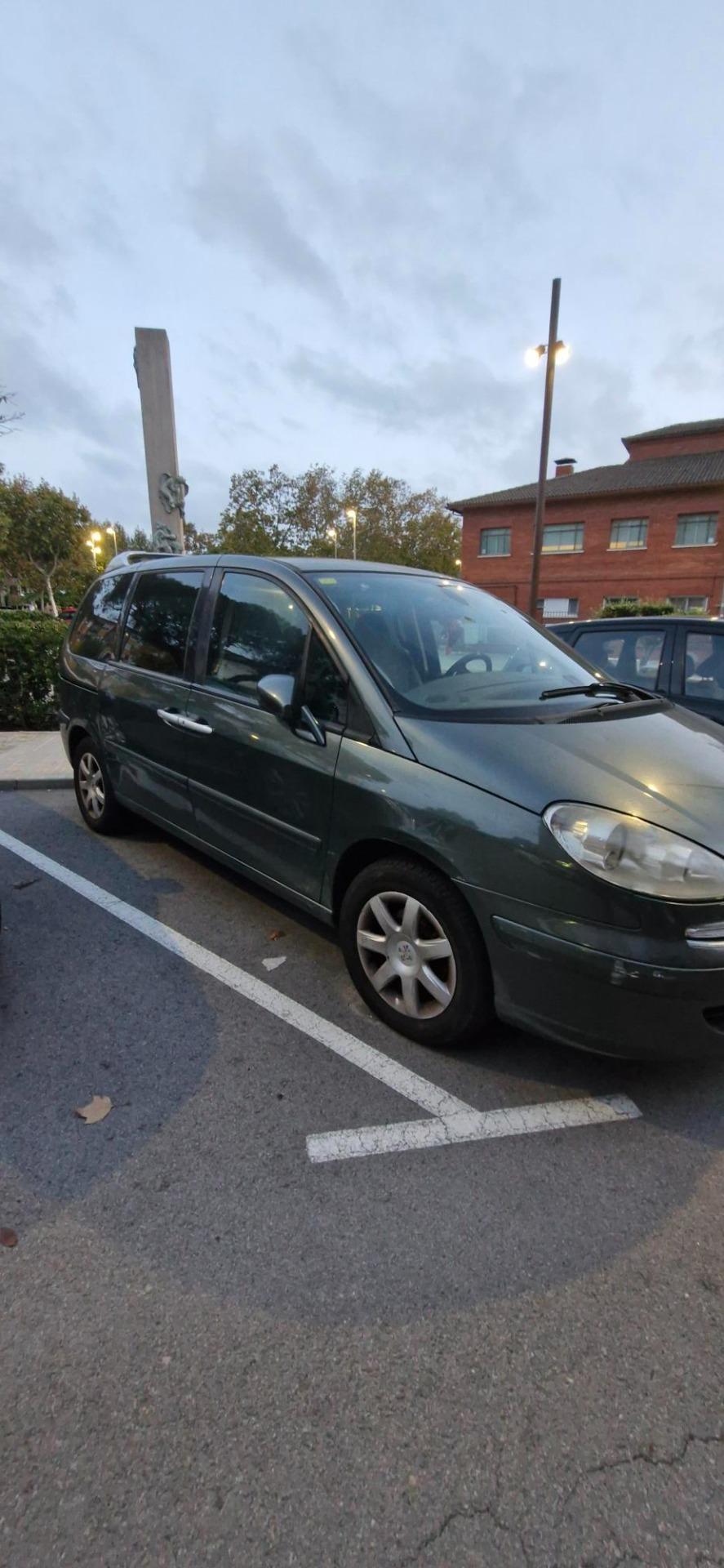 Foto 6 de Peugeot 807- Año 2006. HDI x Coche mas pequeño
