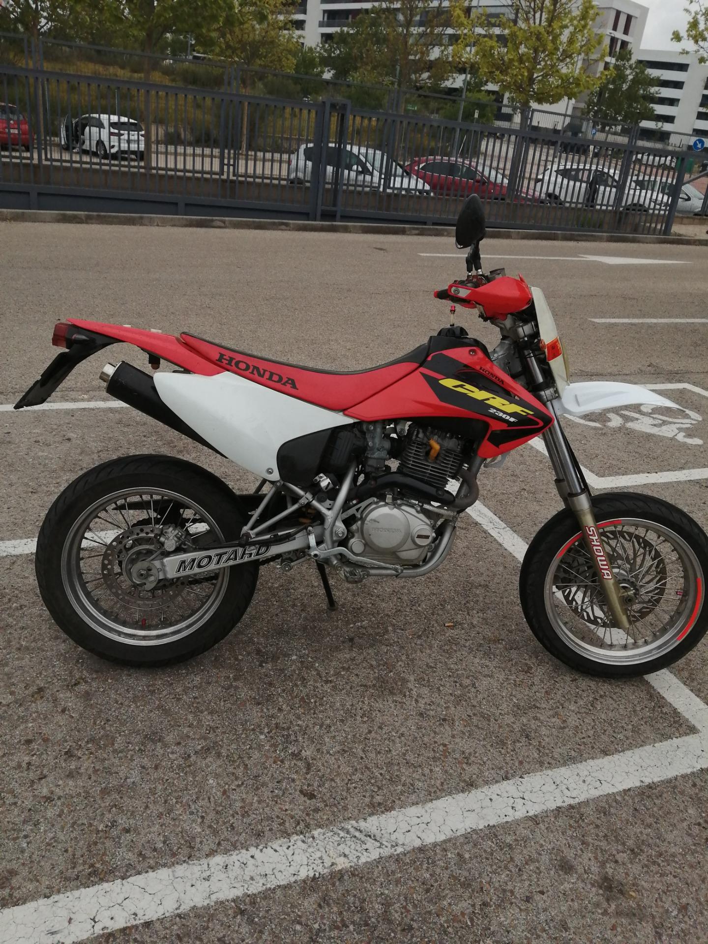 Foto 5 de moto Honda crf 230 f Supermotard 