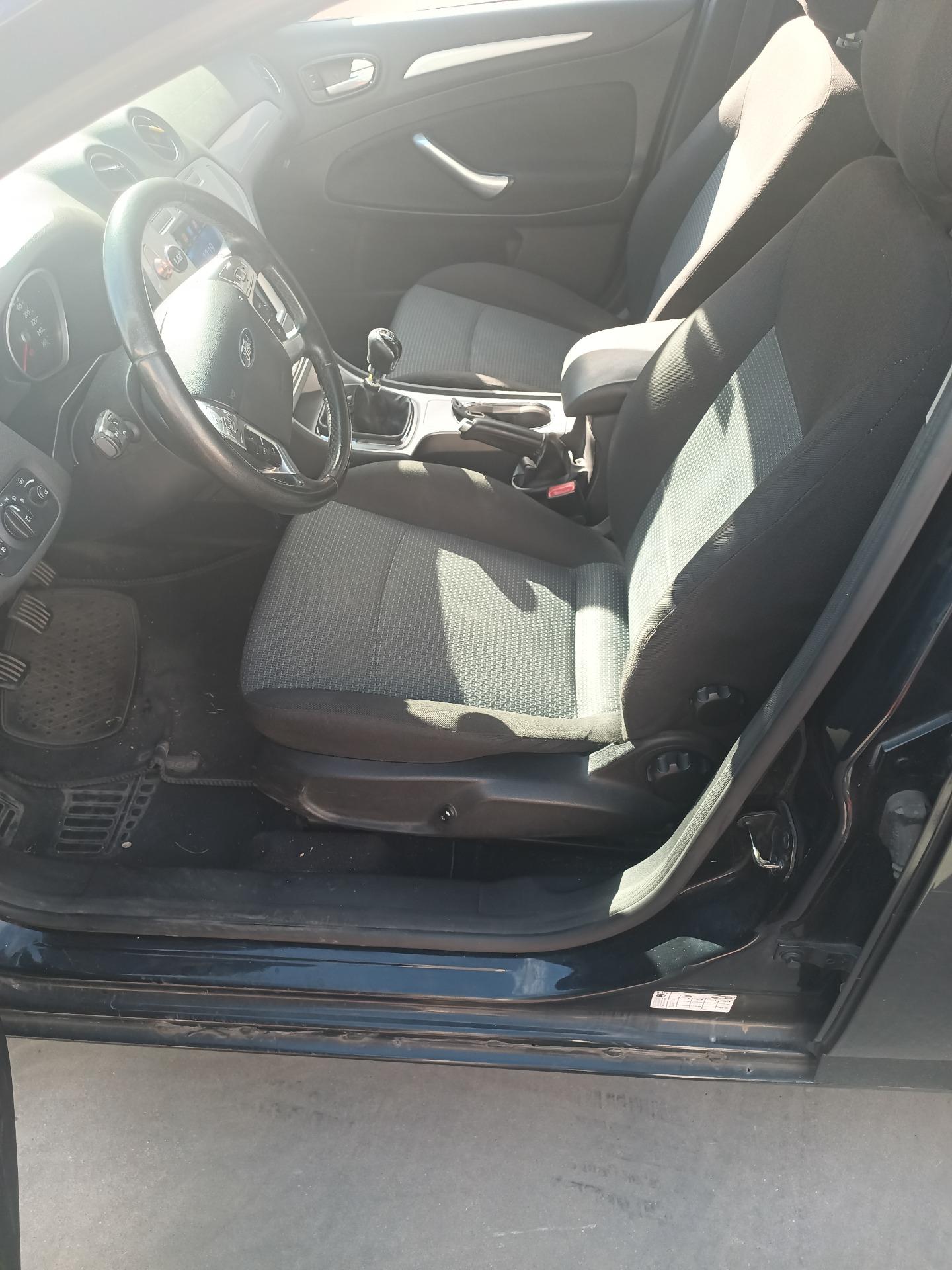 Foto de Ford Mondeo familiar 1800cc 125 CV año 2008 por moto que me interese