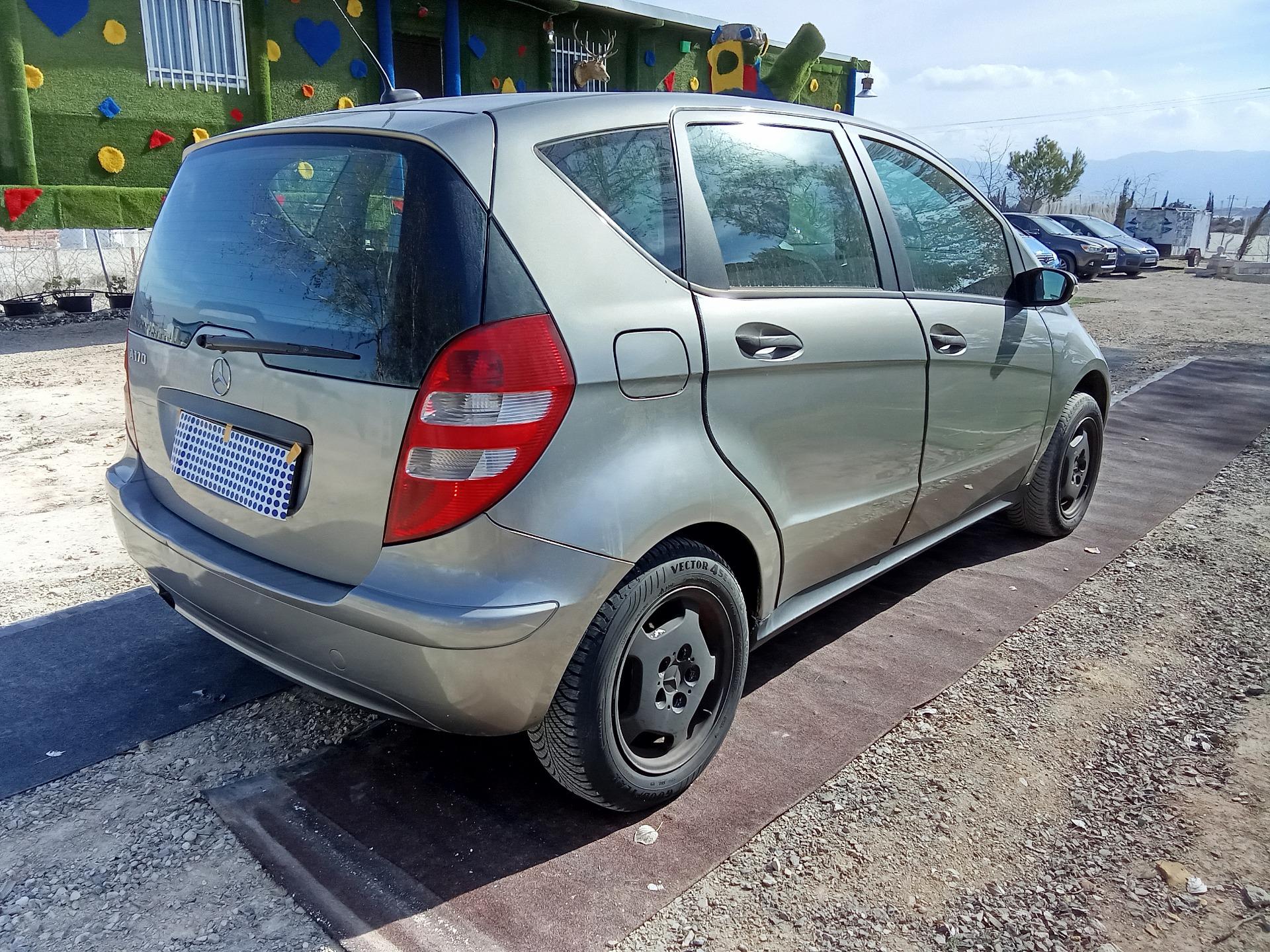Foto 7 de Mercedes A170 infección. 