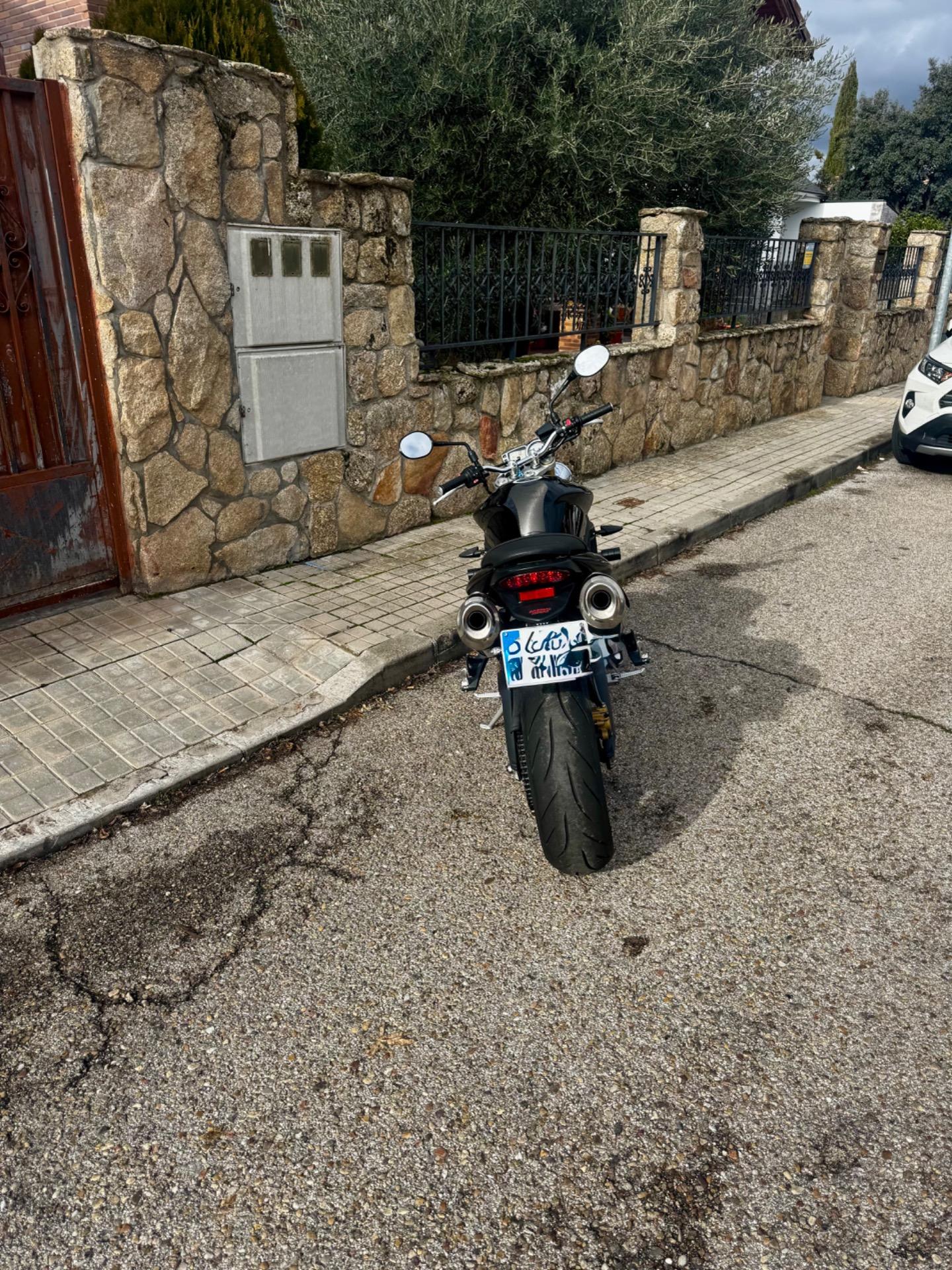 Foto 5 de Triump street triple 675 por BMW f900R más dinero a su favor la vendo en 3000€