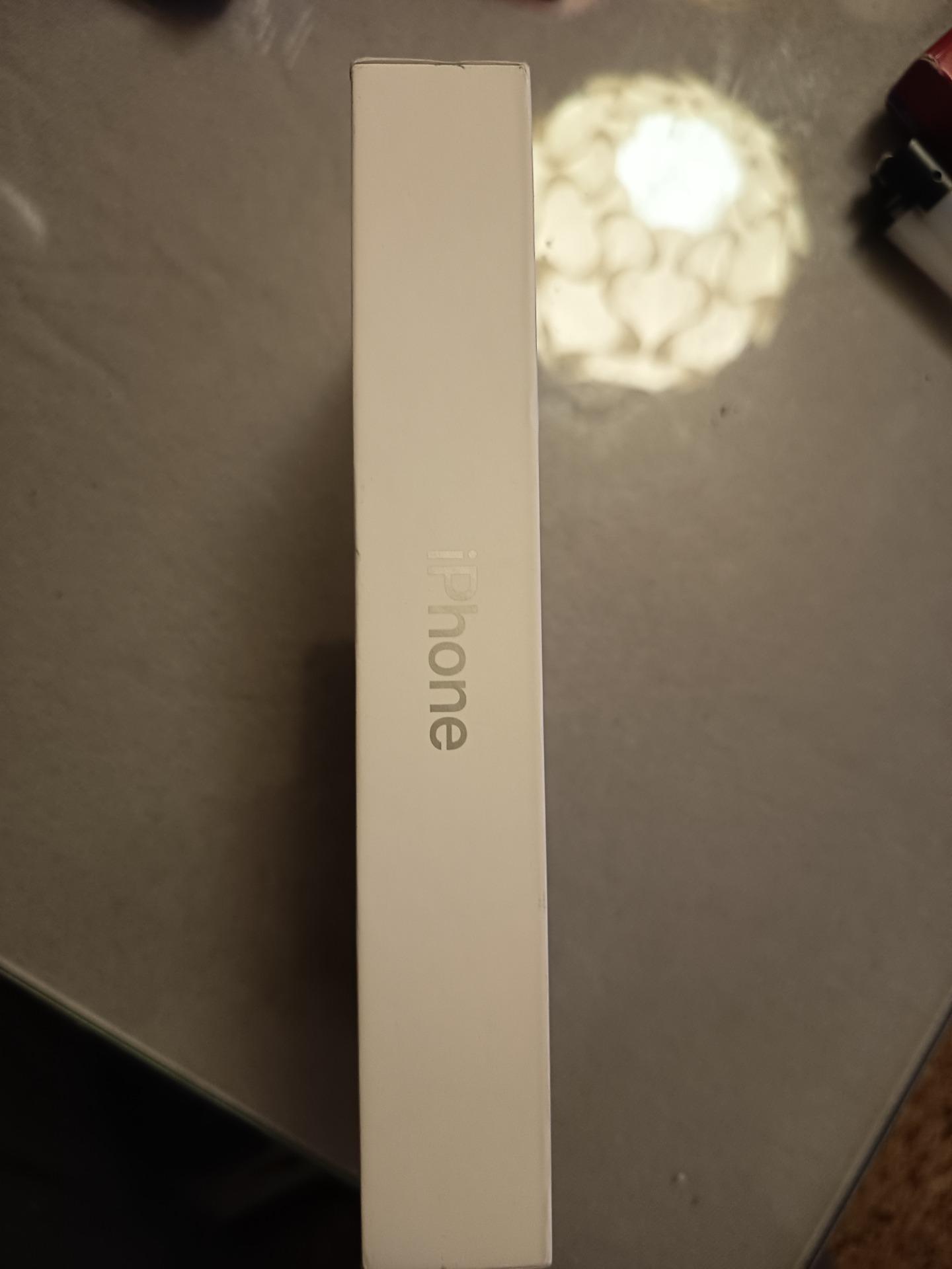 Foto 2 de iPhone 16 pro Max 512g blanco titanuim me interesa cambiarlo por un coche bueno y q tenga ITV y buen