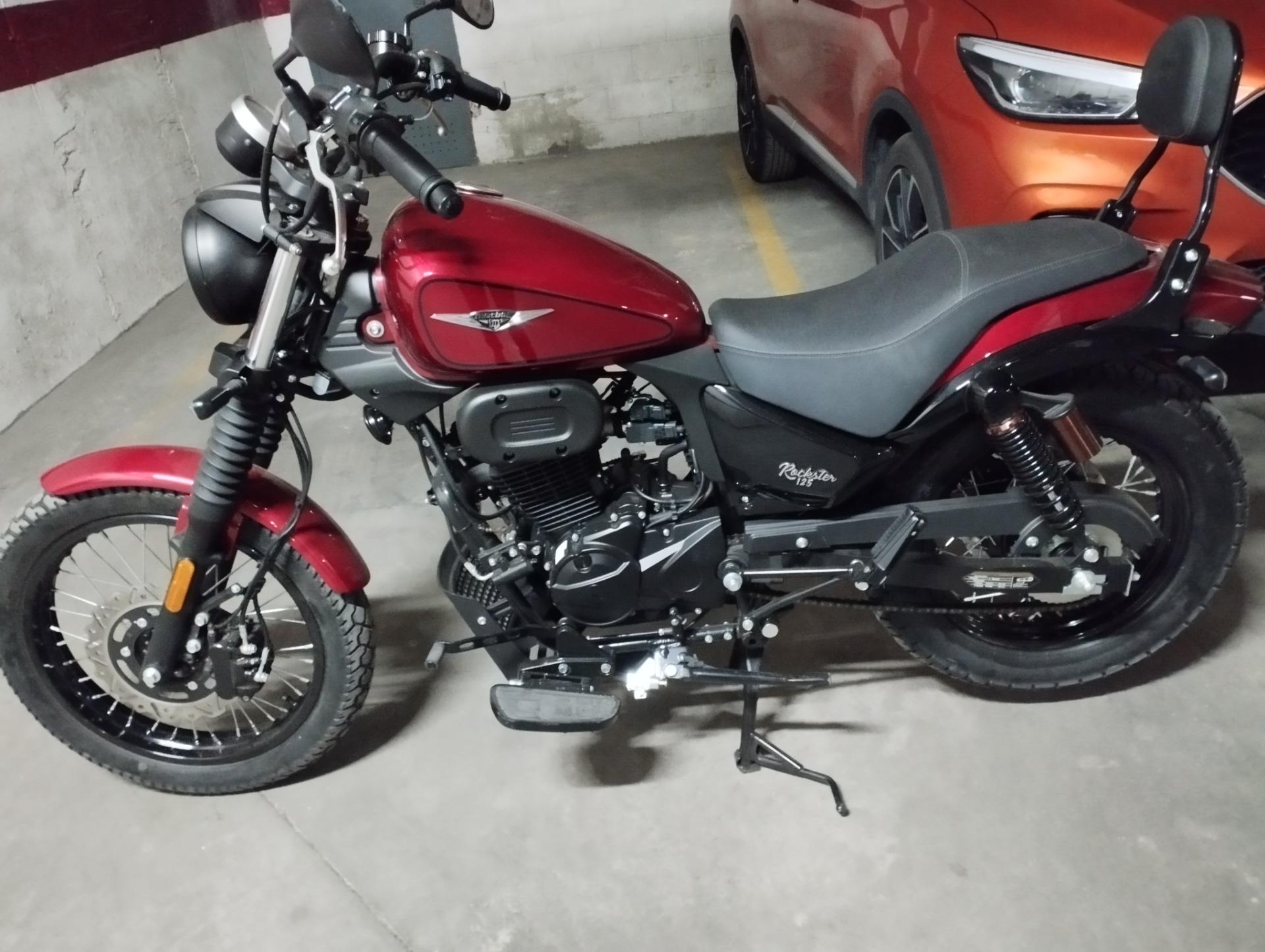 Foto 4 de Moto de 125 por otro modeló 