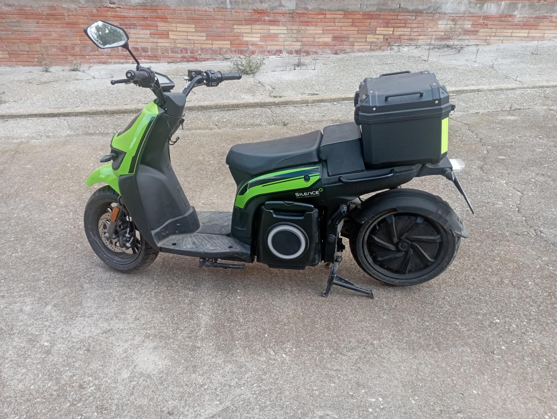 Foto 2 de Moto por coche o moto de valor