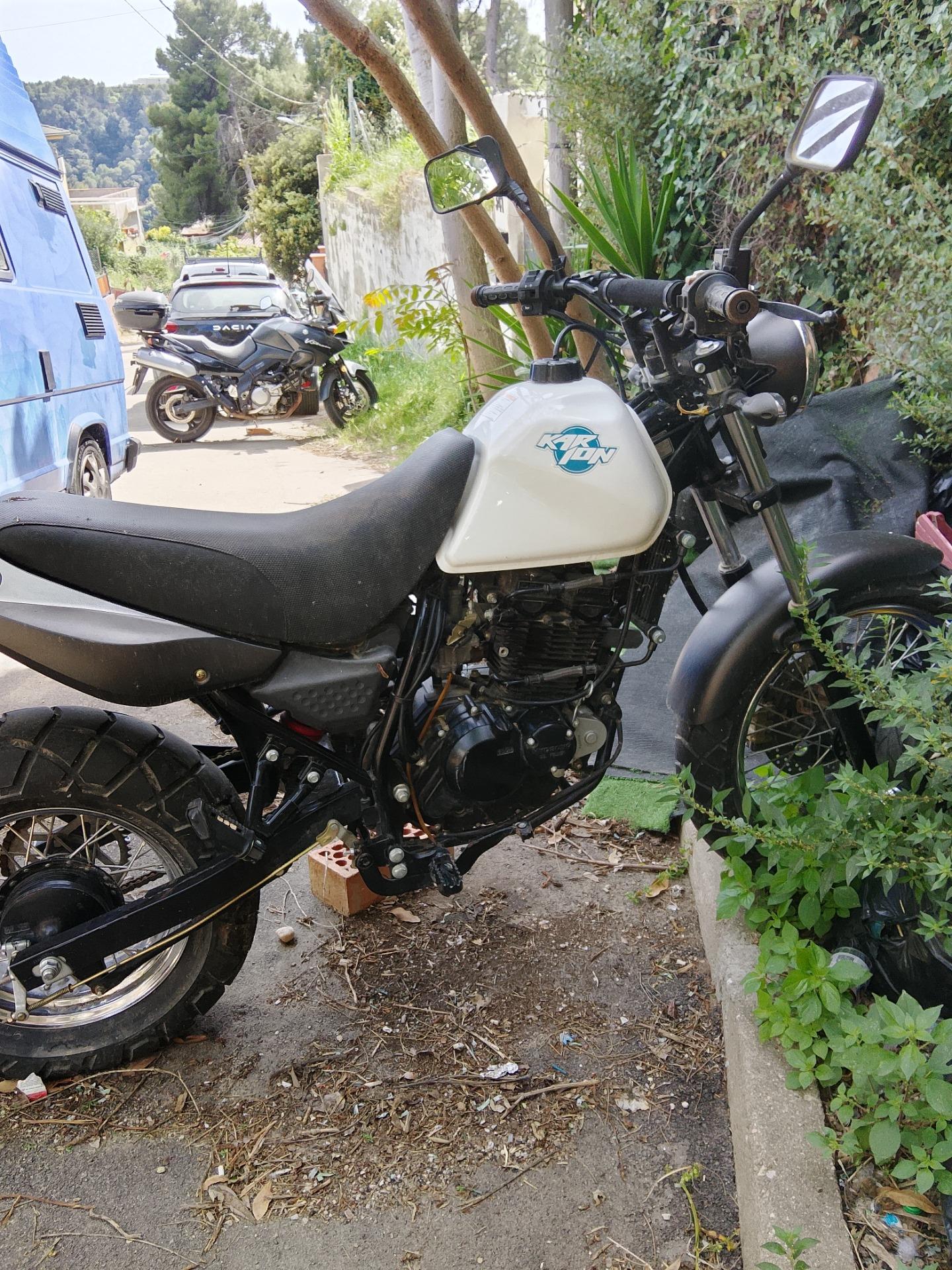 Foto 2 de Moto Hyosung Karion 125