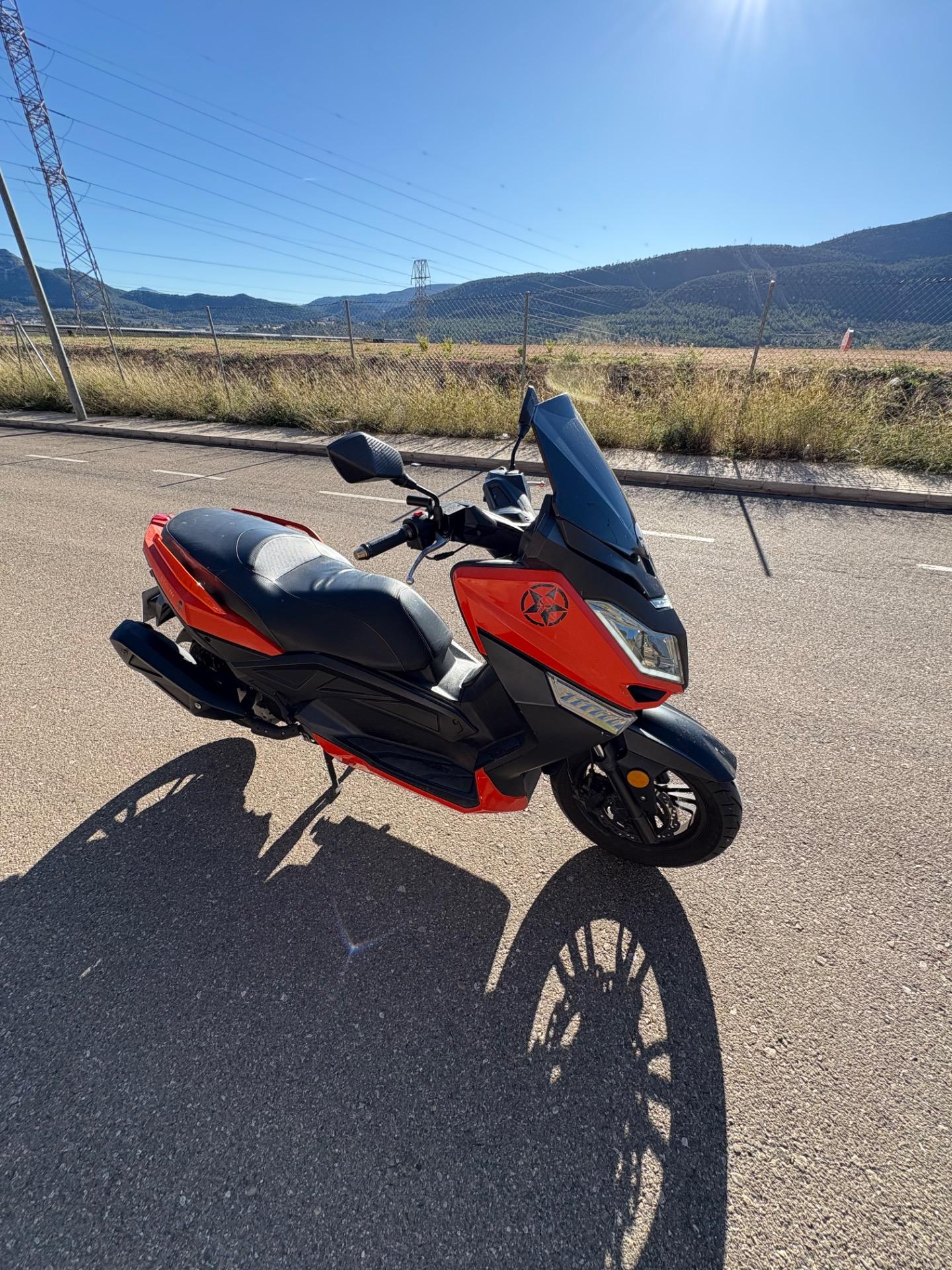 Foto de Cambio moto wotam strom por coche o algo que me interese, escucho ofertas