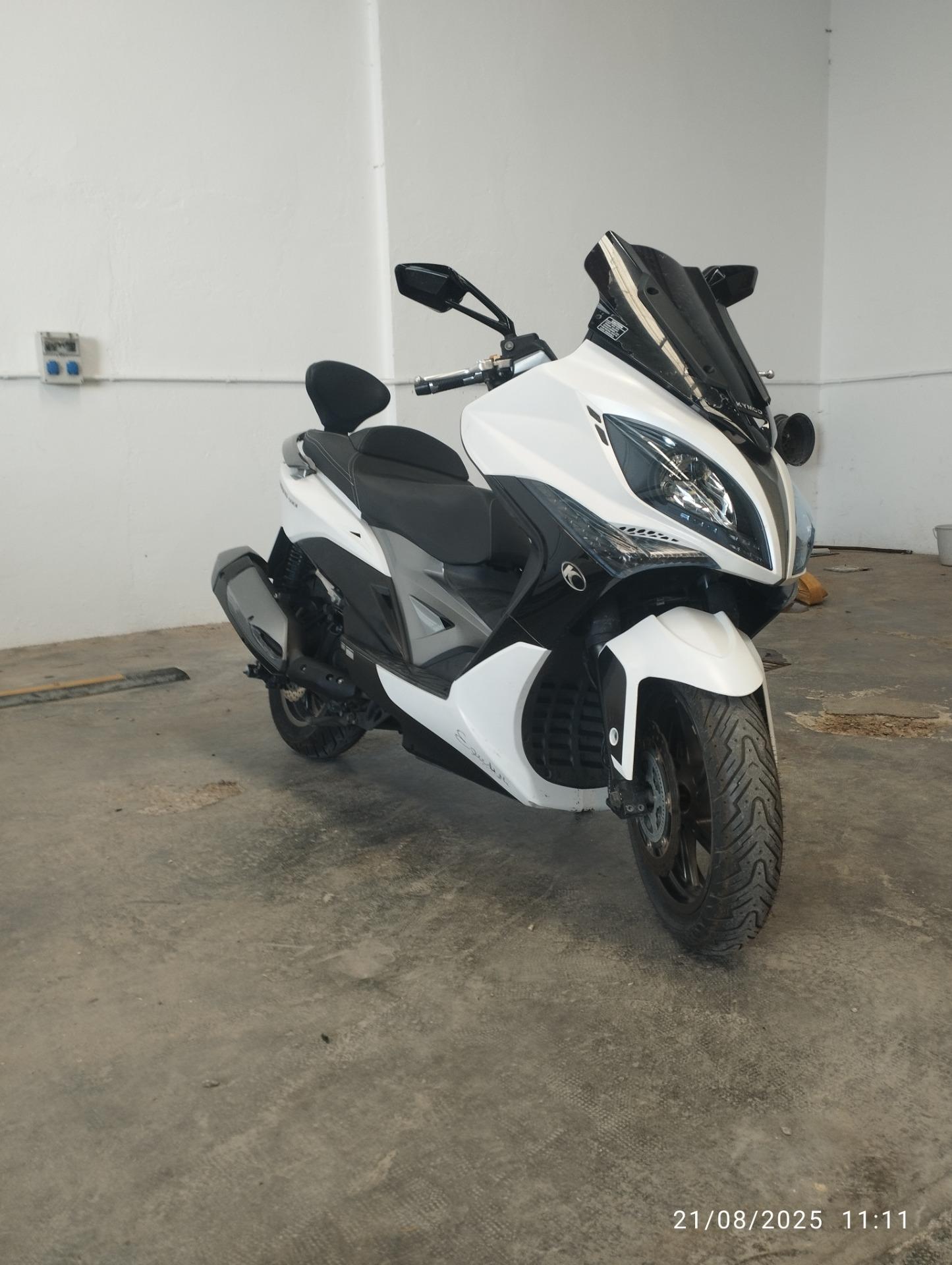 Foto 3 de Cambio maxi scooter por trail media, preferentemente Benelli 502, Voge525...