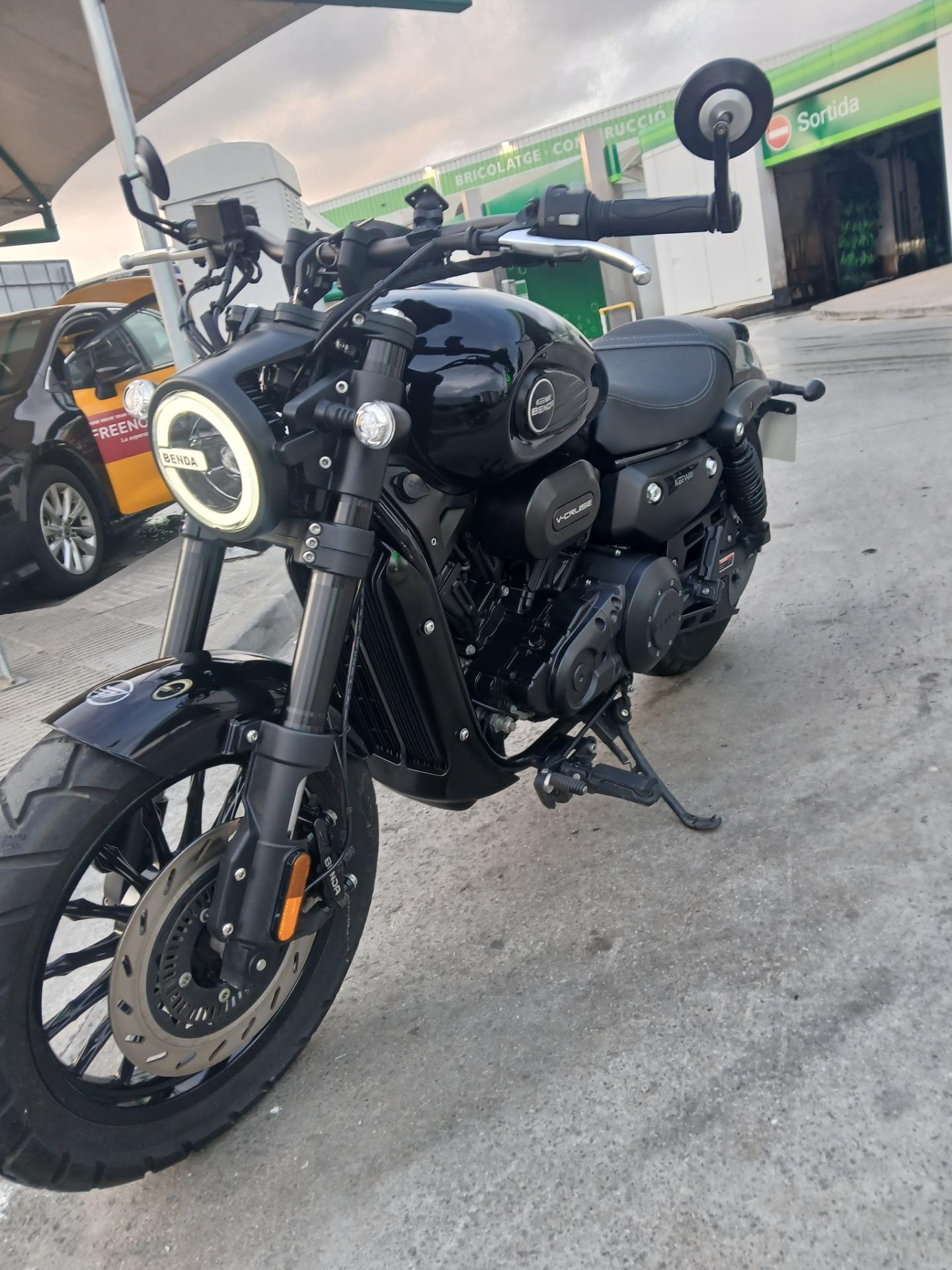 Foto 2 de Una moto Keeway Benda V-cruiser 