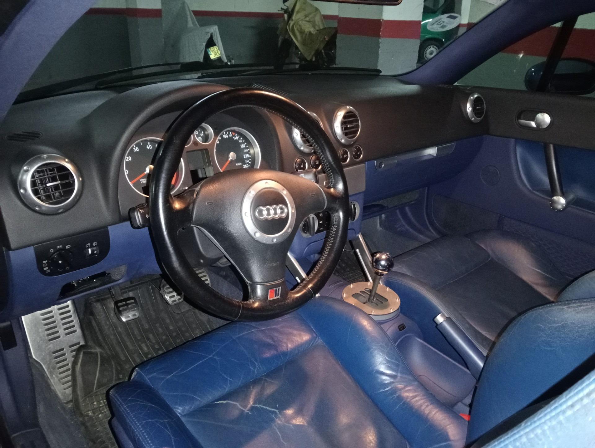 Foto 3 de Audi TT 180CV "Edición interior azul"