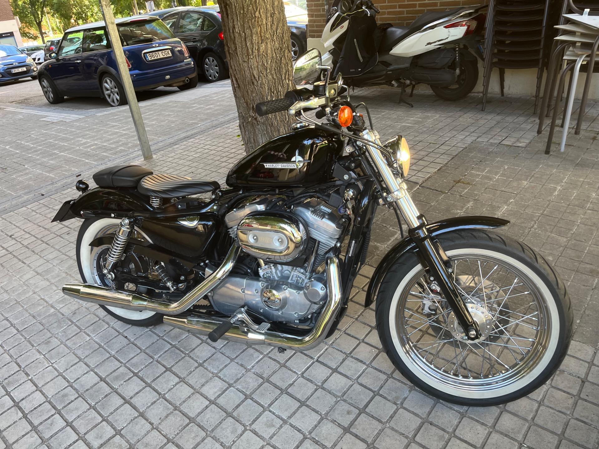 Foto 2 de Harley Davidson 883 XL 