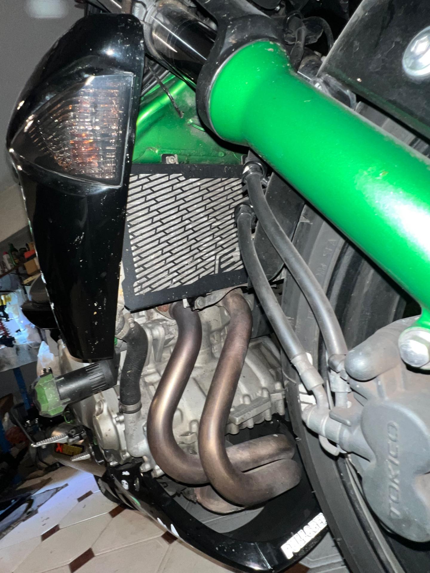 Foto 6 de Se cambia Kawasaki er6n ABS del 2008 limitada para A2 en documentación y la moto