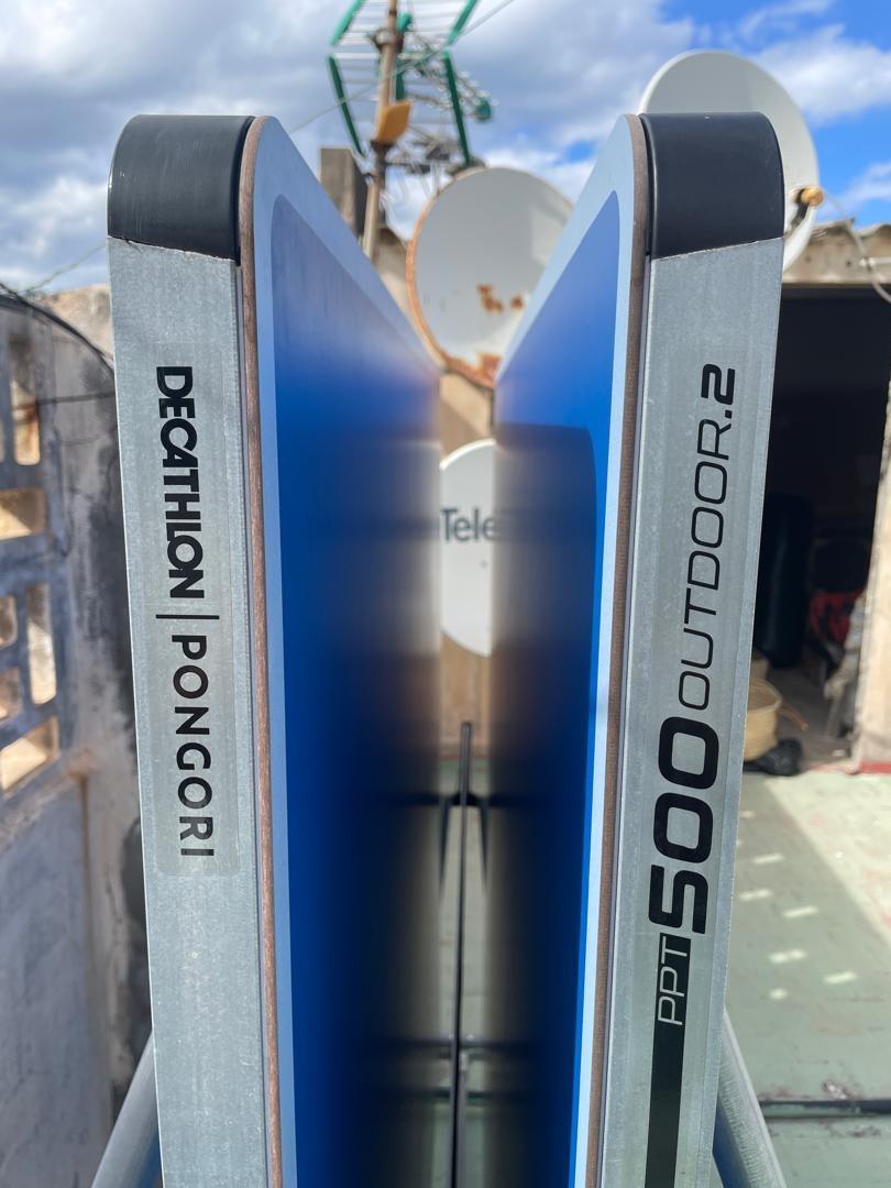 Foto 3 de una mesa de ping-pong plegable para exterior