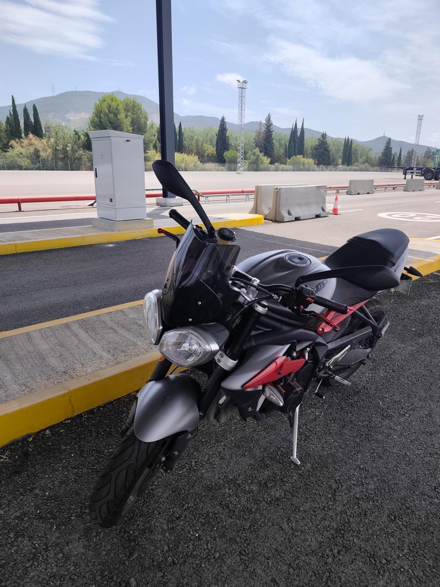 Foto 1 de Triumph strret triple r 