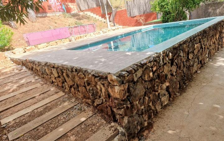 Foto 2 de Casa prefabricada. Piscina. Reforma