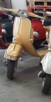 Foto 5 de Colección de vespas por furgoneta Camper 