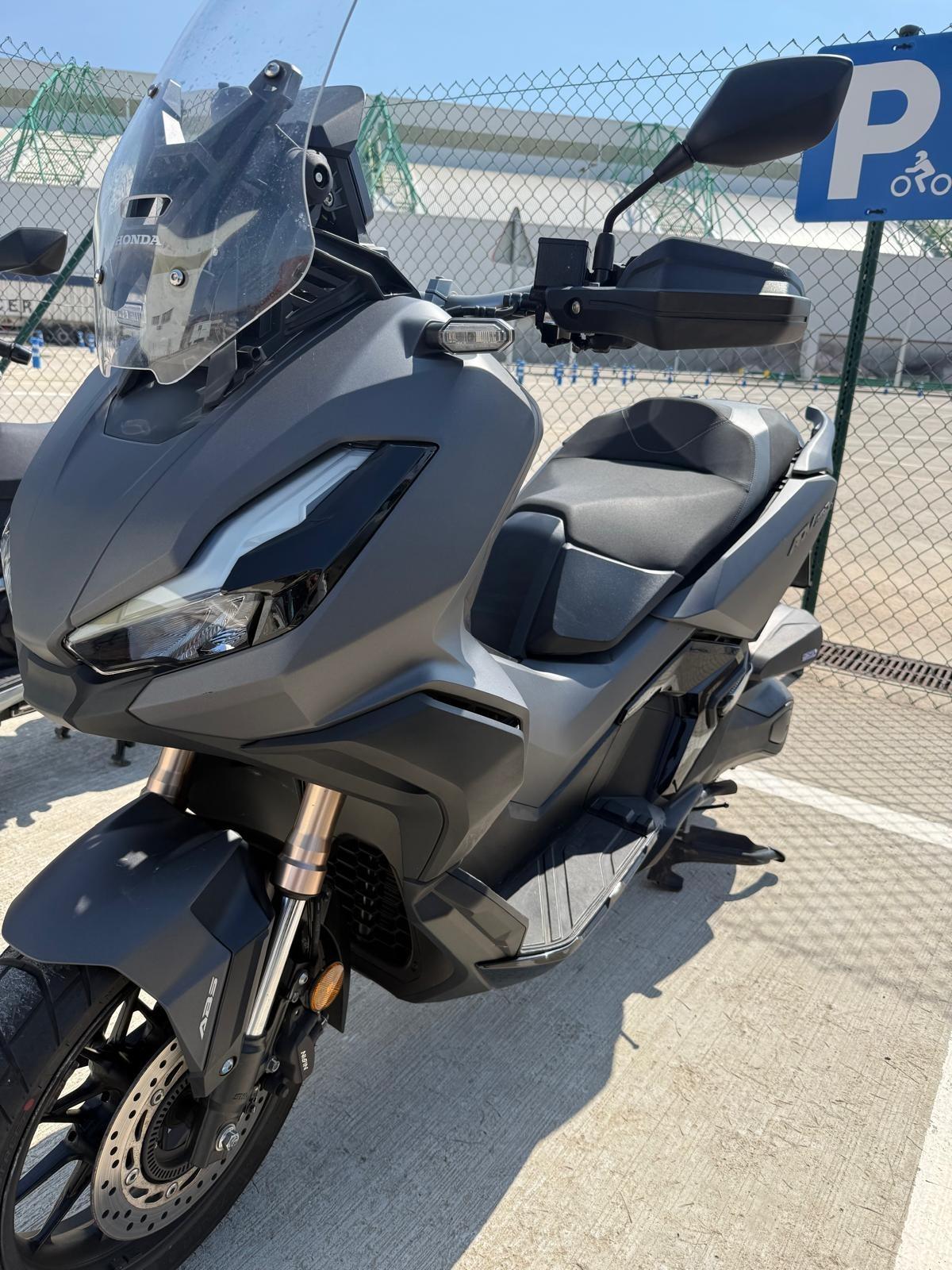 Foto 4 de Cambió ADV350 del 2023 cn 5500km por una mt07,