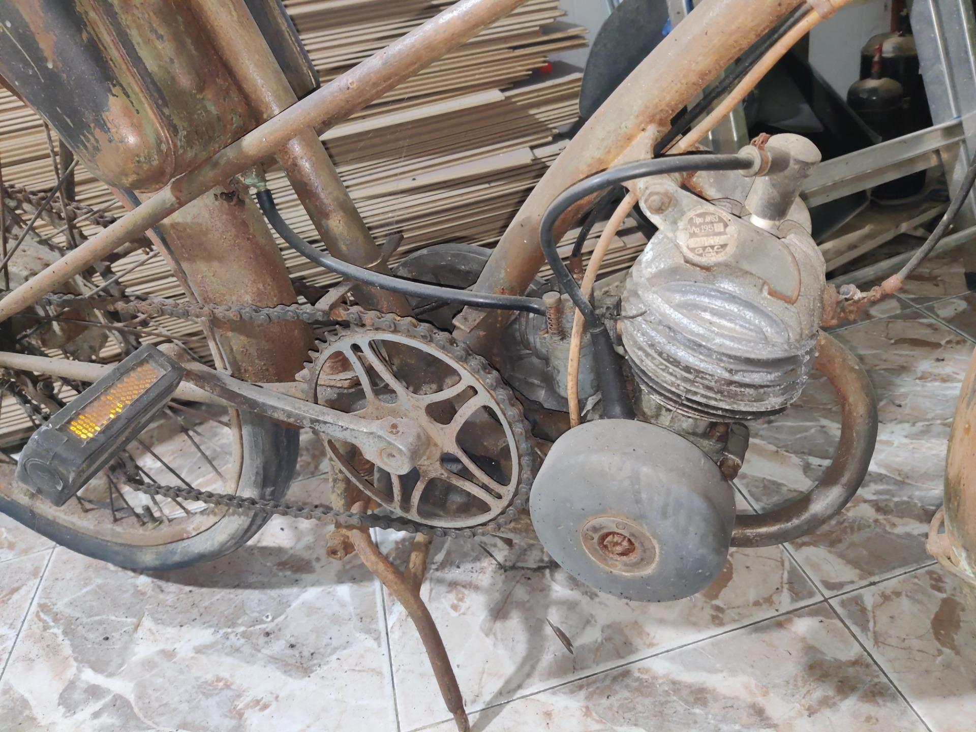 Foto 1 de Primer modelo de mobillete de 1952,