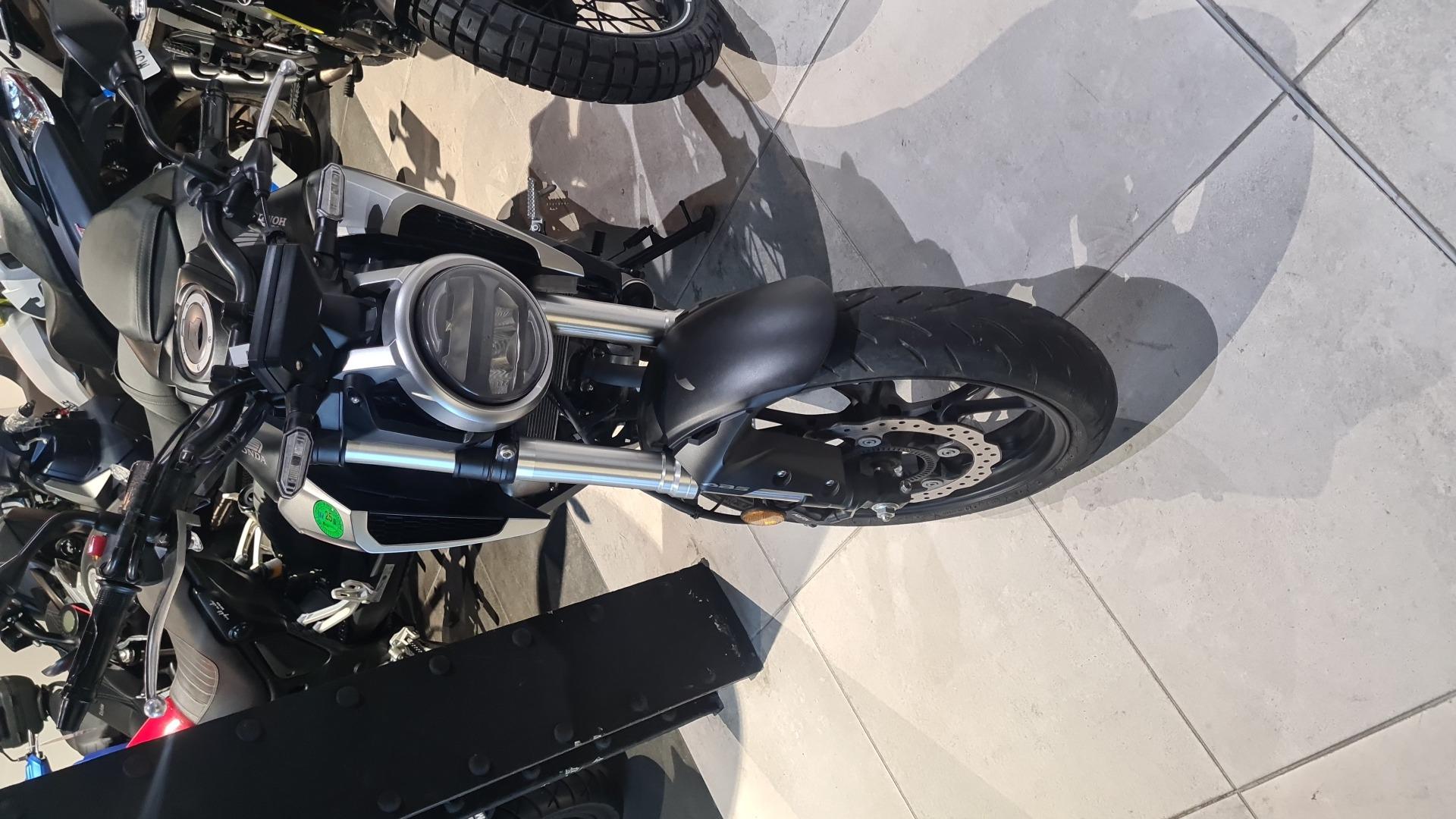 Foto de Honda CB125R 