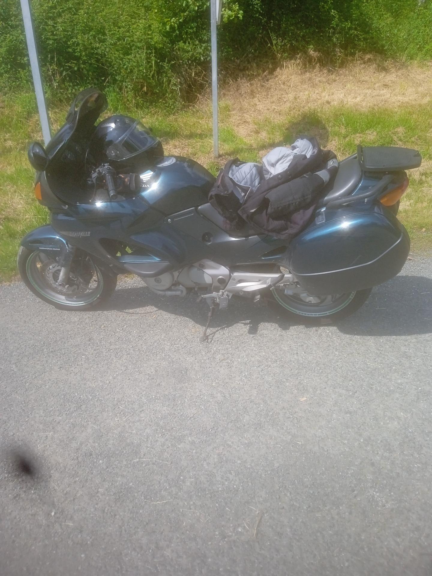 Foto 9 de HONDA DEAUVILLE NT 650 V . 2002.