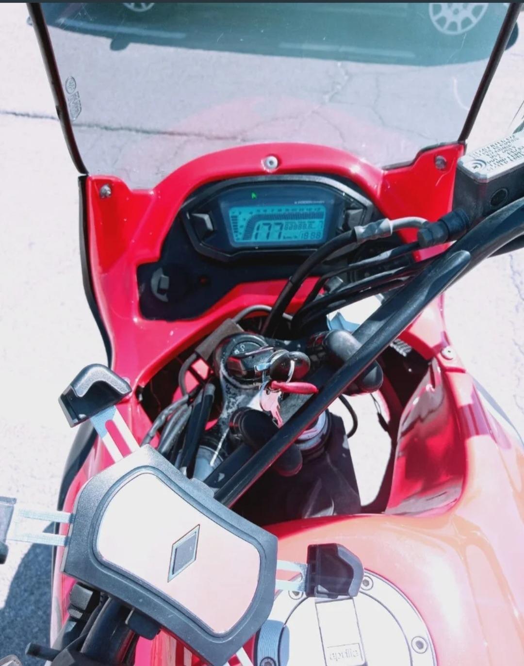 Foto 4 de Moto aprilia pegasus 650