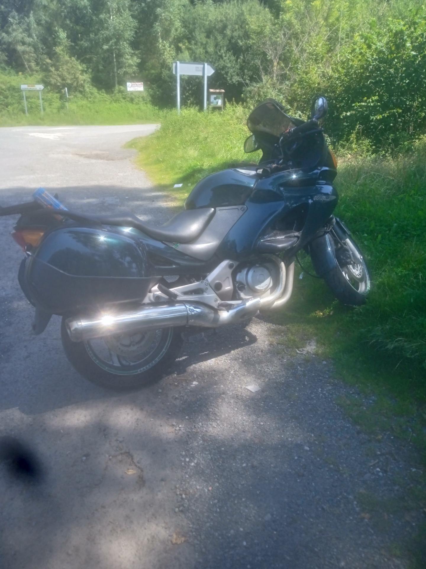 Foto 4 de HONDA DEAUVILLE NT 650 V . 2002.