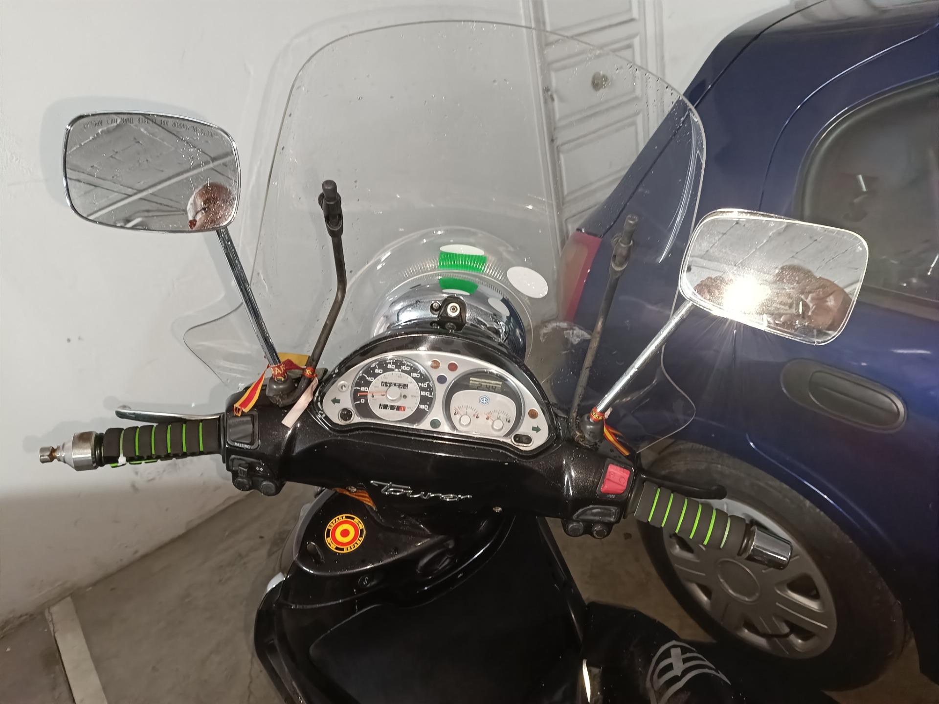 Foto 6 de Moto Maxi Scooter PIAGGIO BEVERLY TOURER 400cc