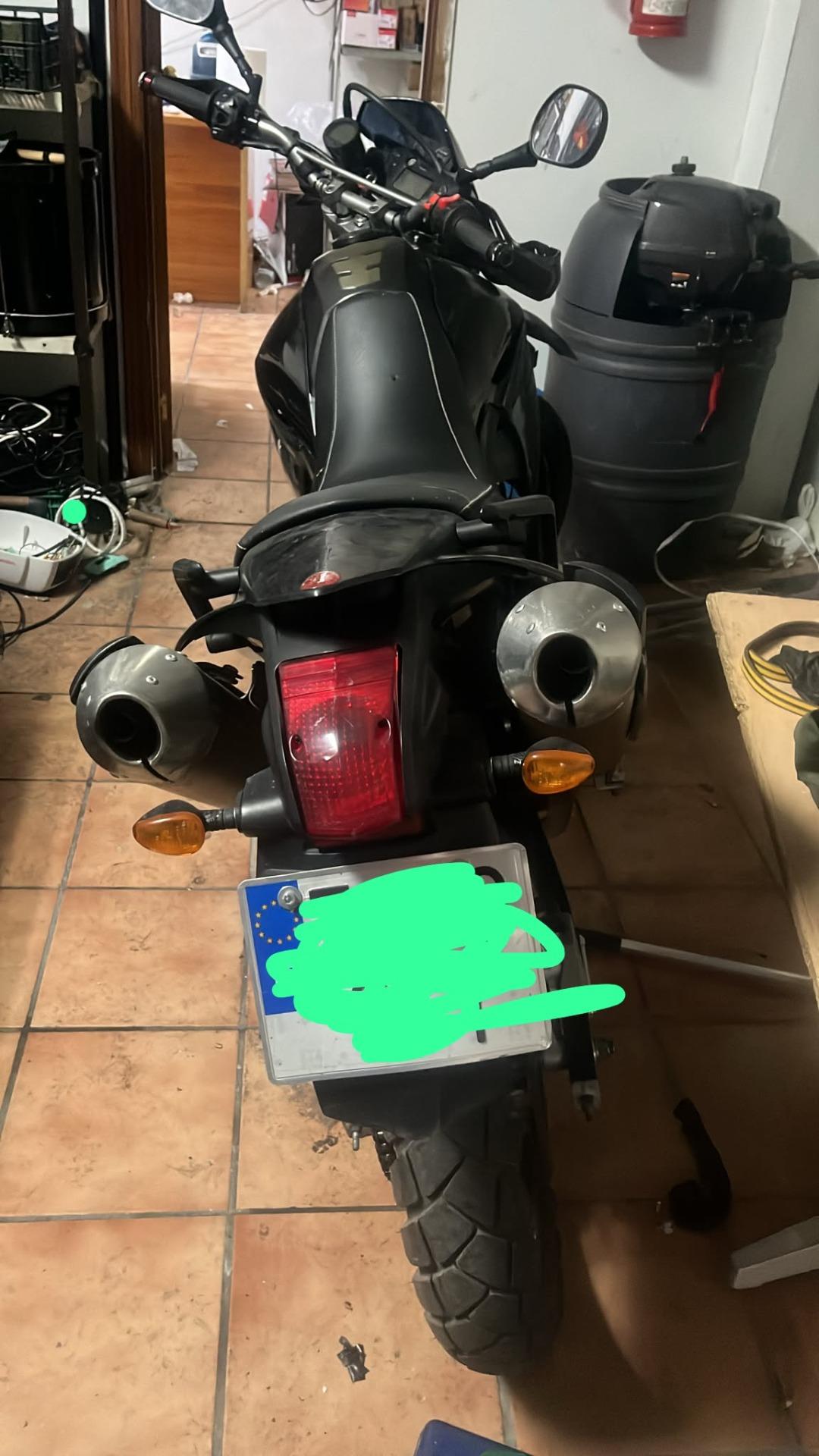 Yamaha xt 660 en muy buenas condiciones, 28000km , esta limitada por lo que jamas a pasado de medio  – trueque en Granada (foto 4)