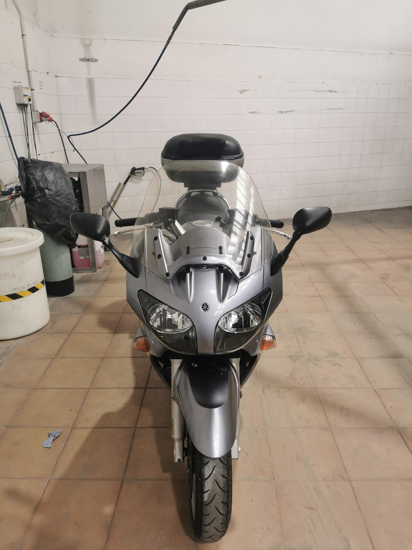 Foto 7 de Yamaha fjr abs del 2005 con 62000 kilómetro la moto esta perfecta y recién revisado de todo con fact