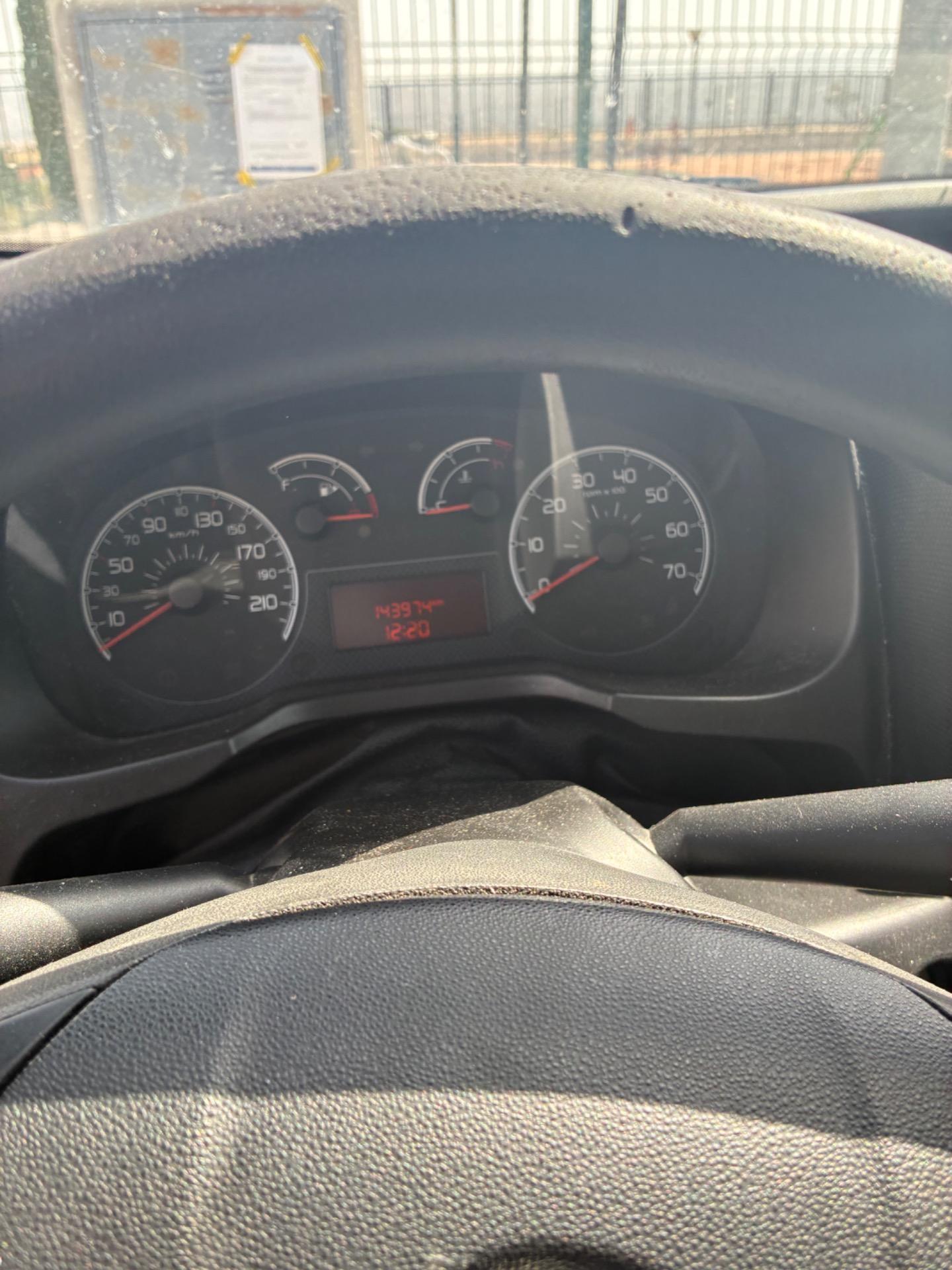 Foto 3 de Furgoneta por coche 