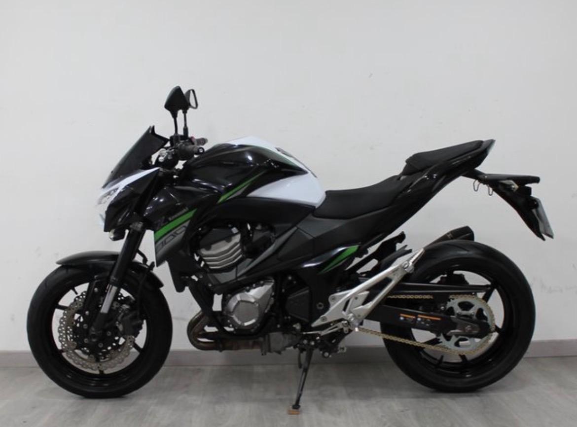 Foto 2 de Kawasaki z800 a2 Akrapovic