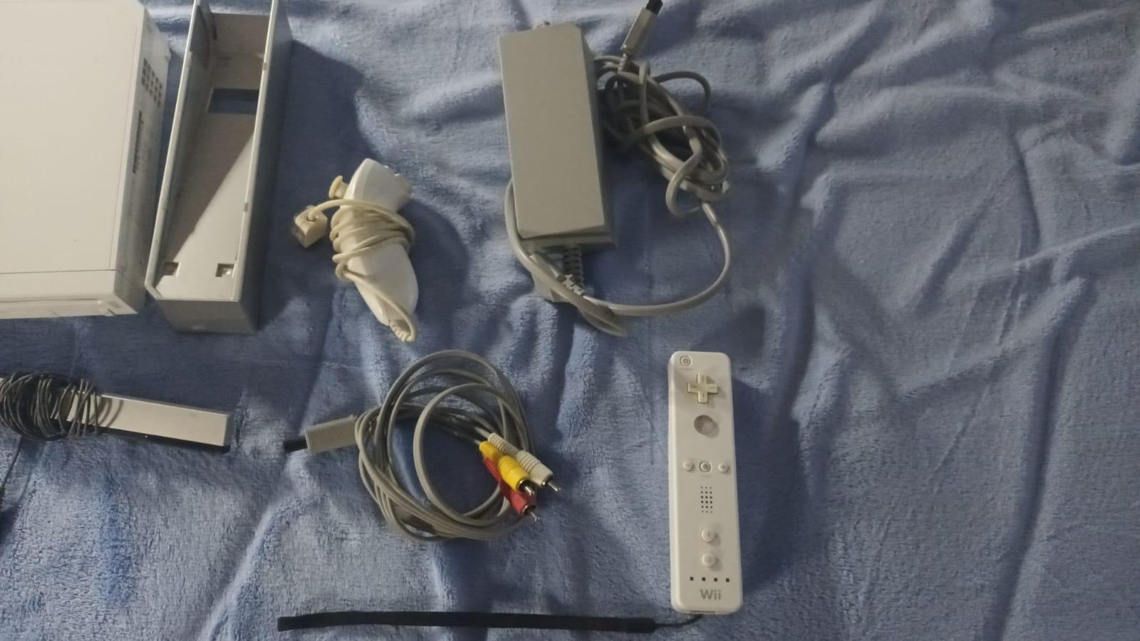 Foto 5 de Nintendo Wii blanca con varios accesorios y "magia"