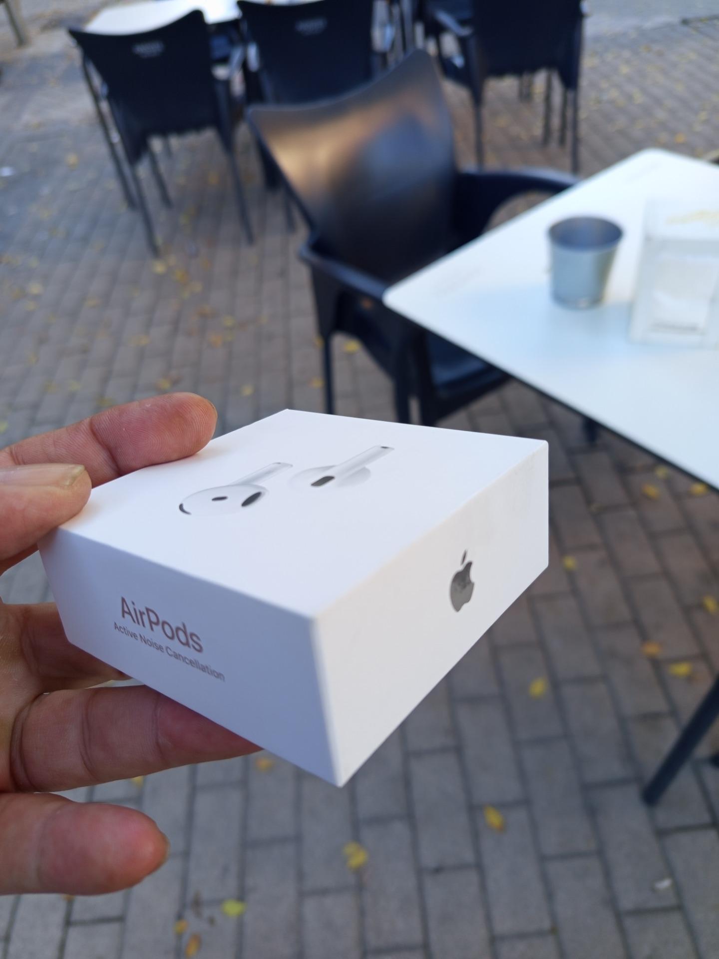 Foto 3 de Airpods 4 con cancelación de ruido,por bicicleta