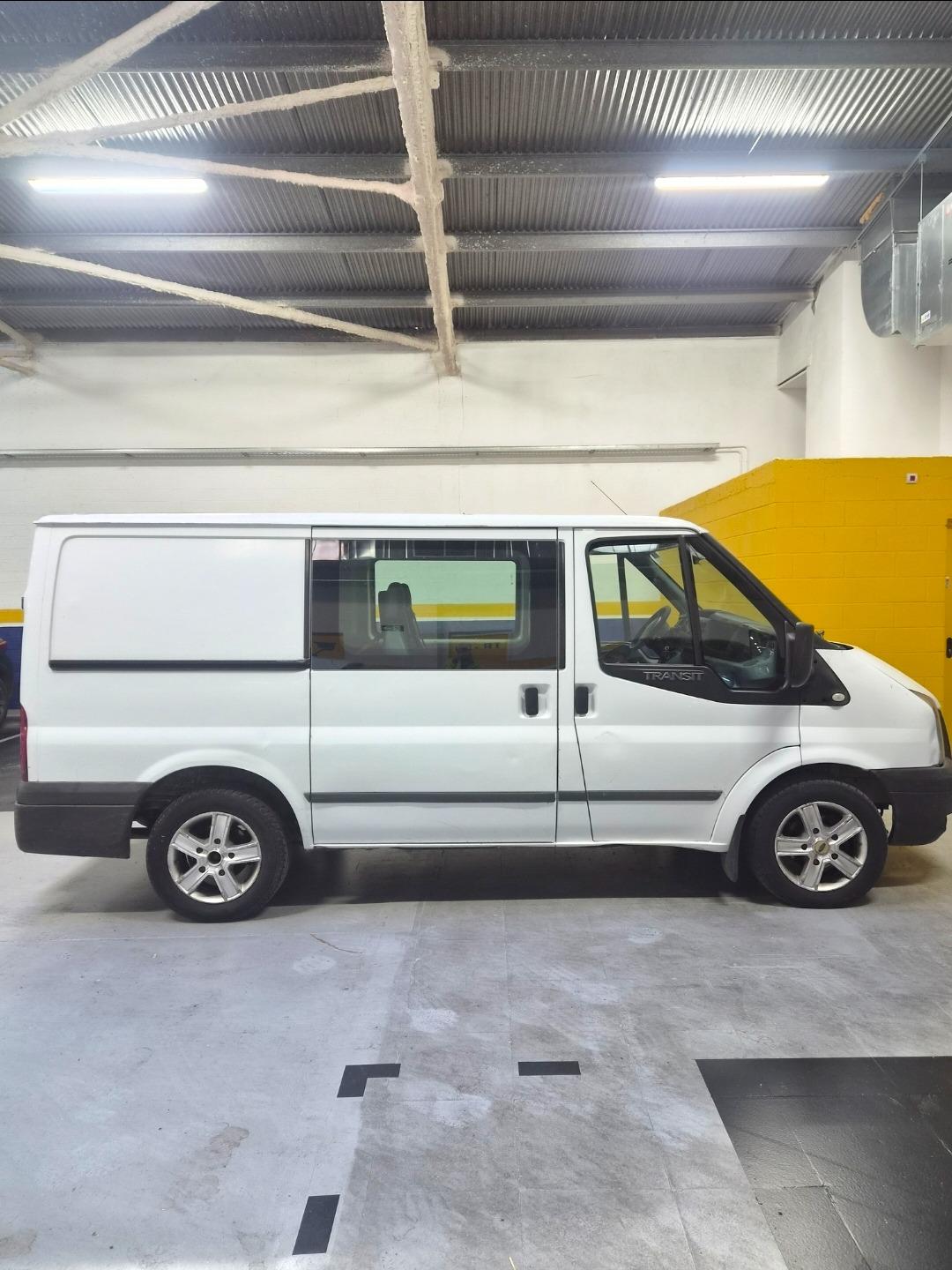 Foto 9 de Furgoneta Ford Transit 