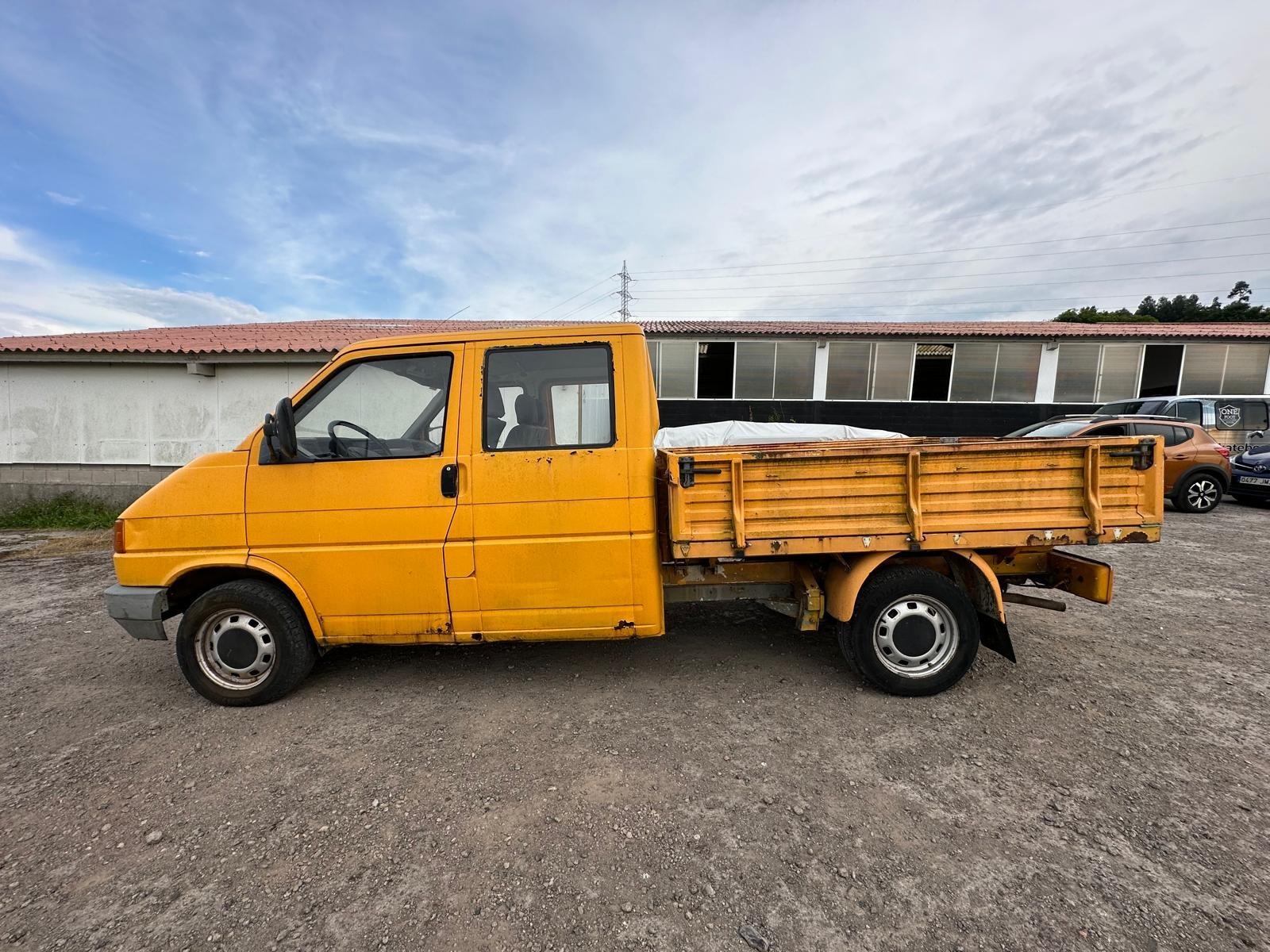 Foto 5 de Furgoneta t6 doble cabina 6 plazas con caja abierta 