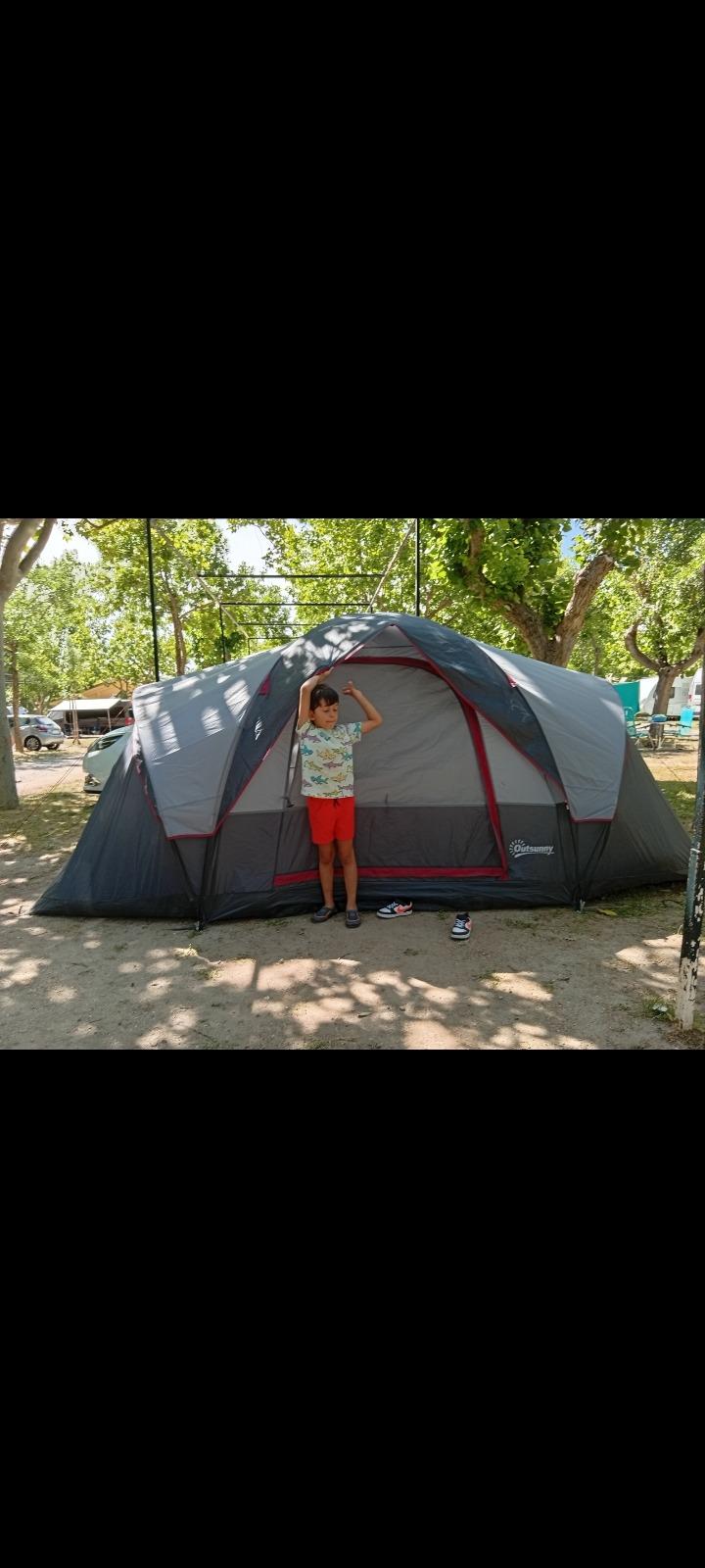 Foto 1 de Tendría disponible dos iglús una tienda de seis personas del Decathlon dos colchones de 135 con hinc