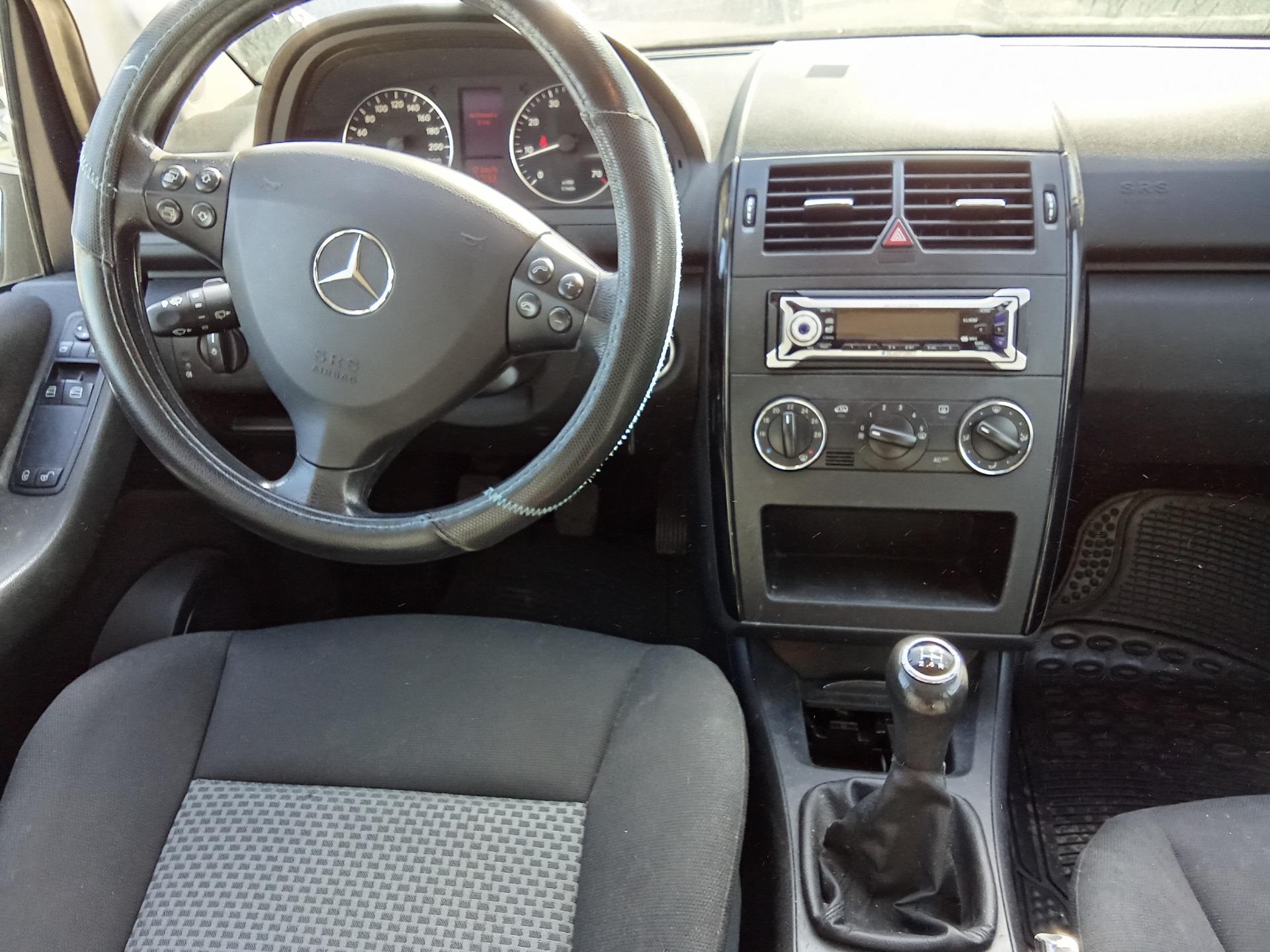 Foto 2 de Mercedes A170 infección. 