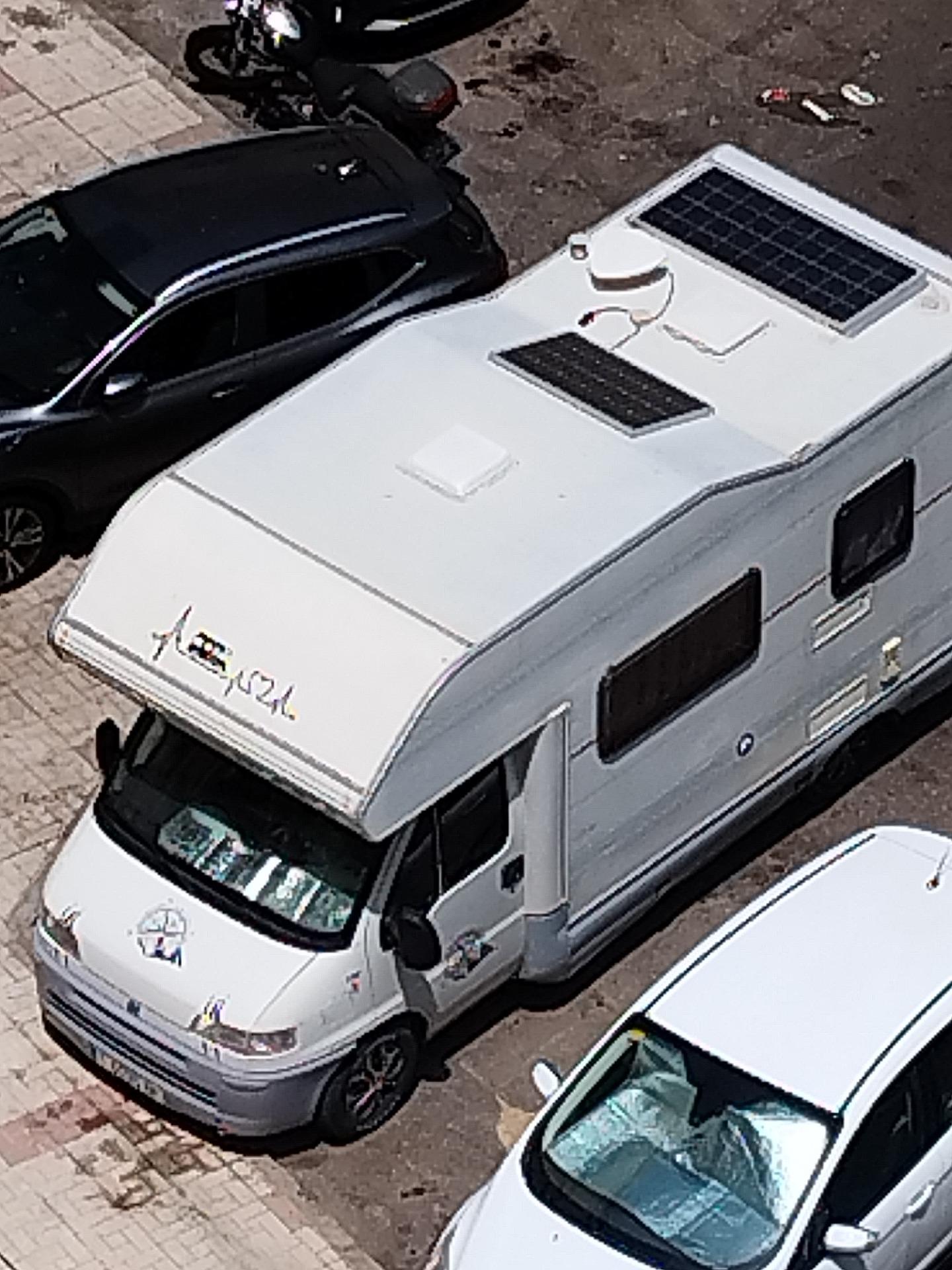 Foto 2 de Cambio autocaravana del año 2000 x coche 