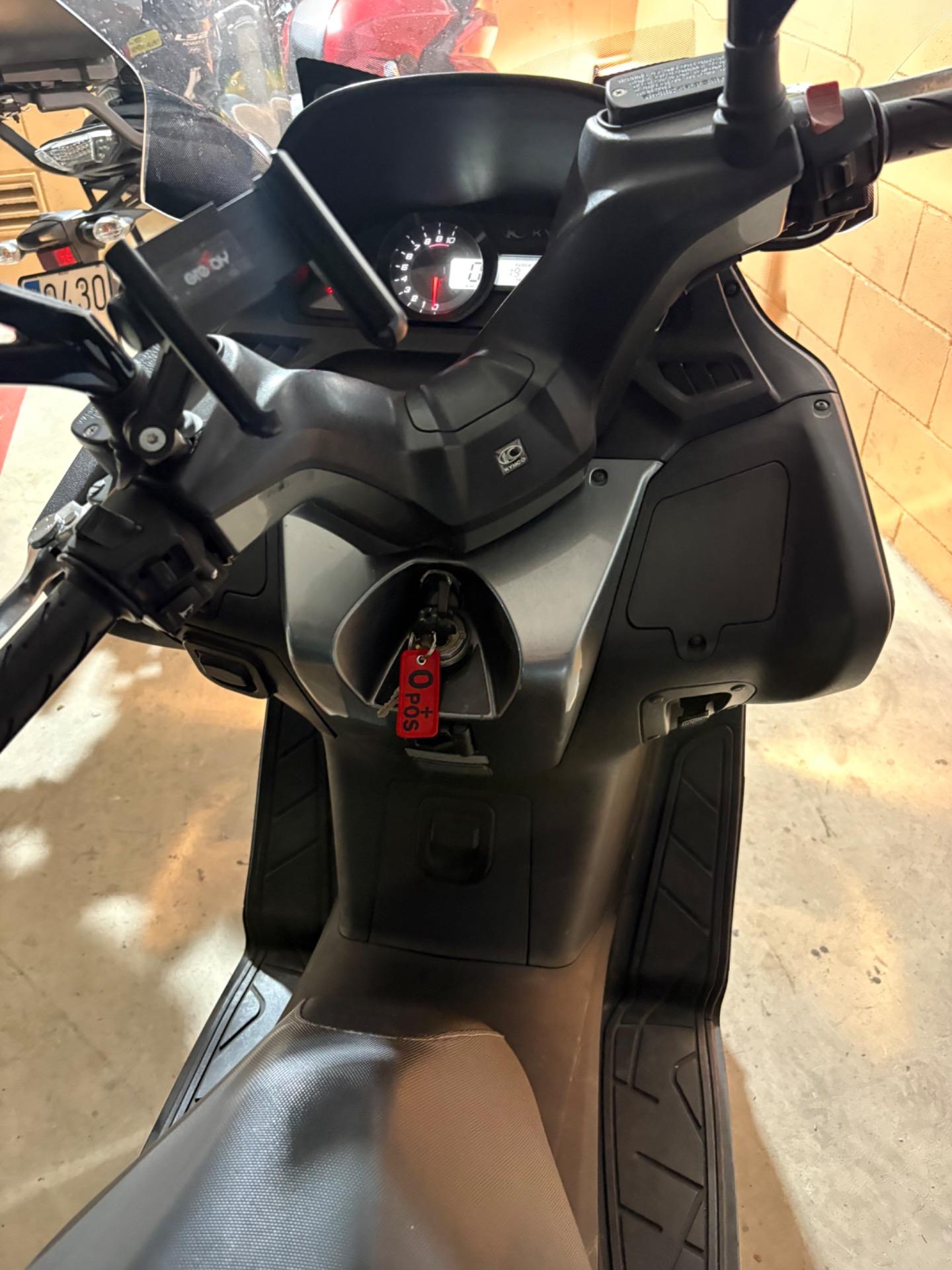 Foto 3 de Moto scooter Kymco xciting 400
