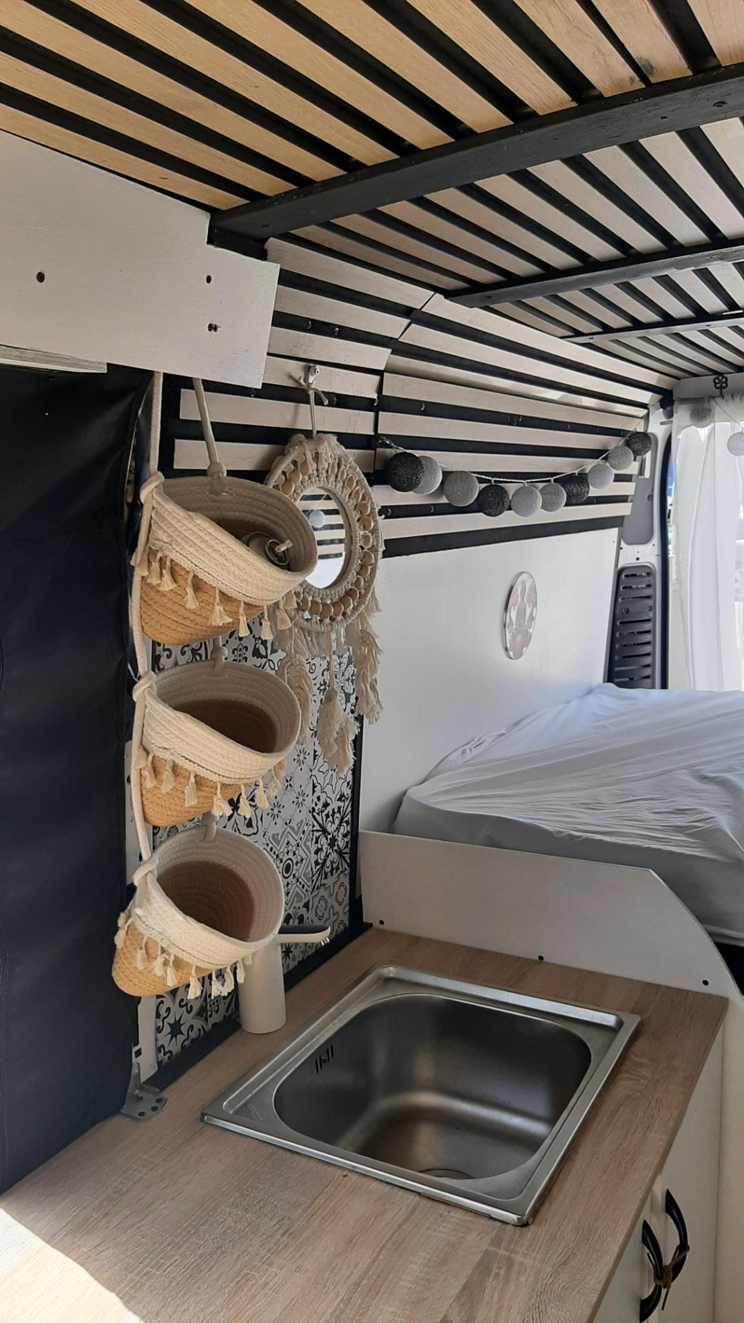 Foto 3 de Furgoneta Peugeot boxer L3 H2 AÑO 2019