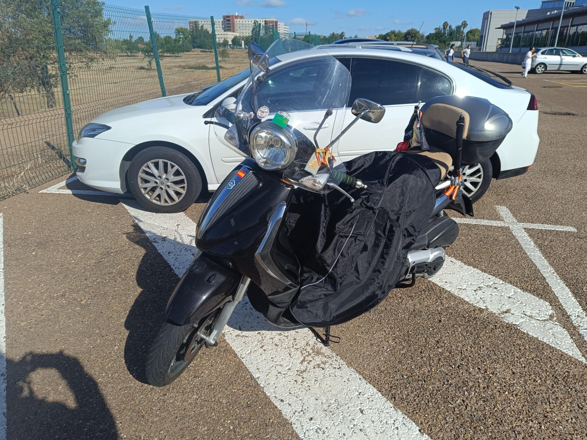 Foto 2 de Moto Maxi Scooter PIAGGIO BEVERLY TOURER 400cc
