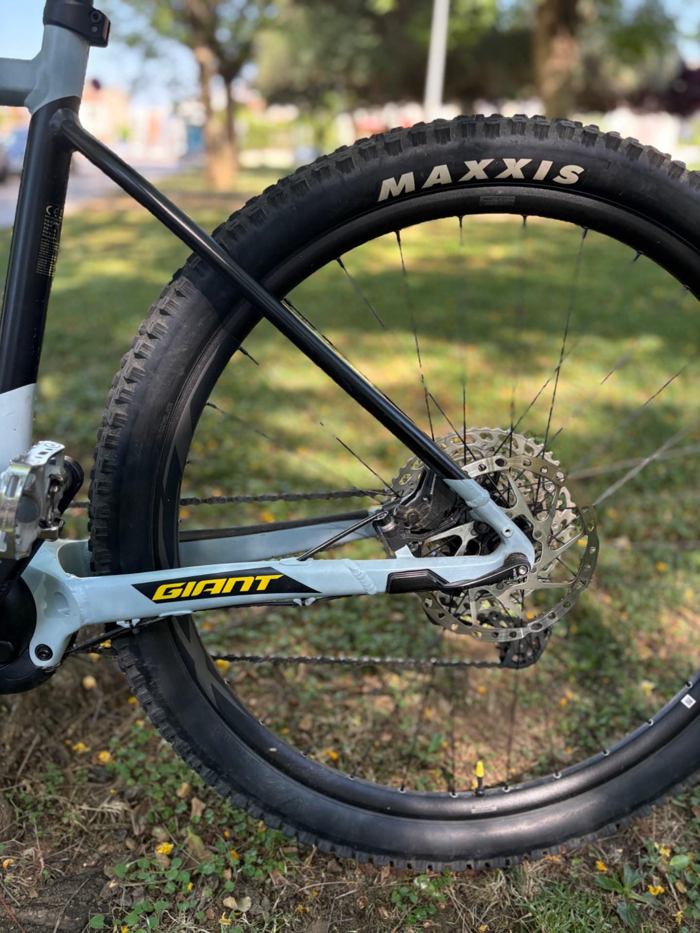 Foto 2 de BICICLETA ELÉCTRICA MONTAÑA GIANT 