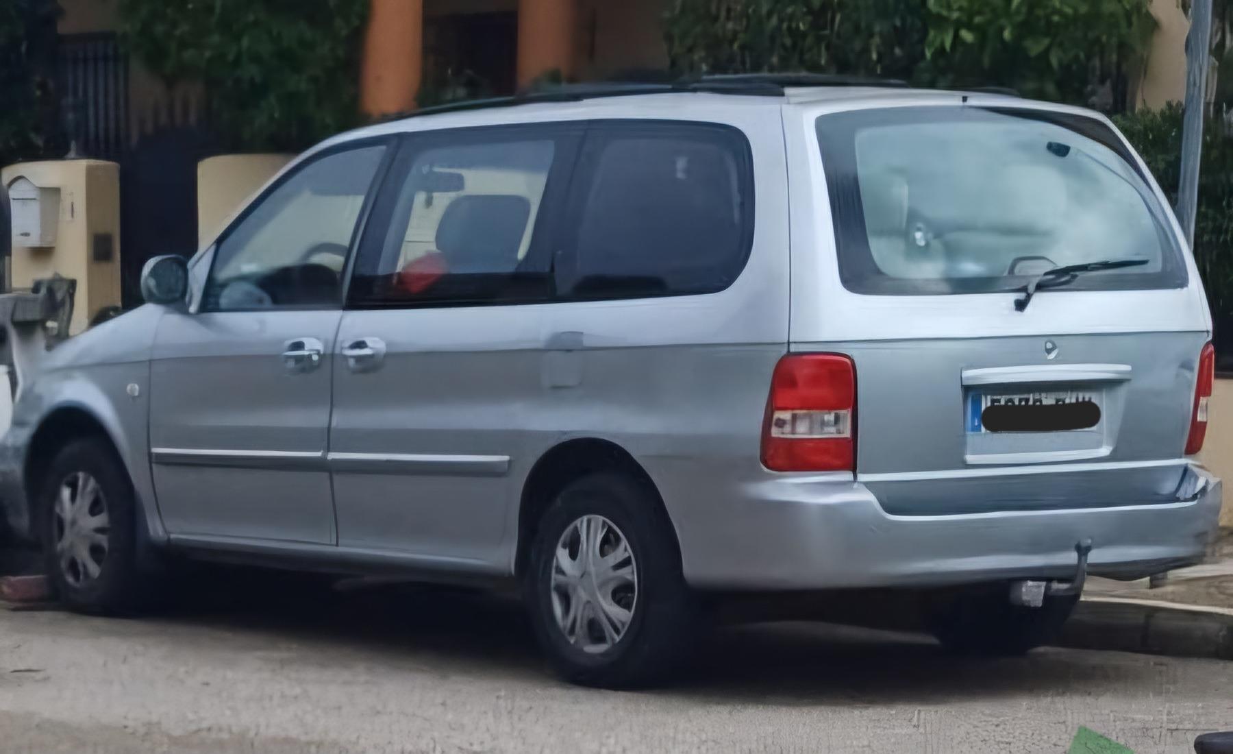 Foto de Kia Carnival 2.9 LX 7 plazas 