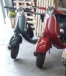 Foto 2 de Colección de vespas por furgoneta Camper 
