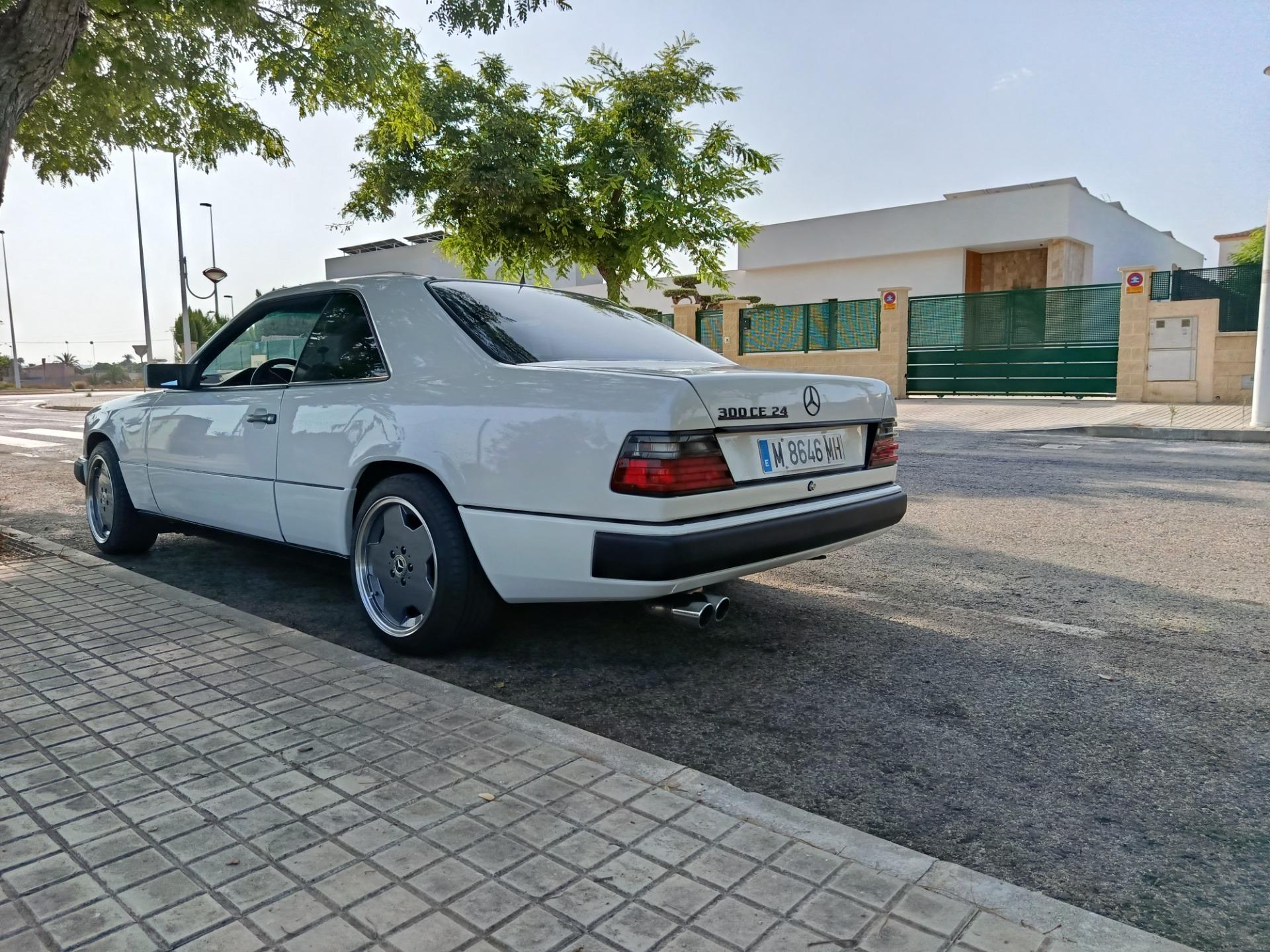 Foto 4 de Mercedes 300 CE 24V