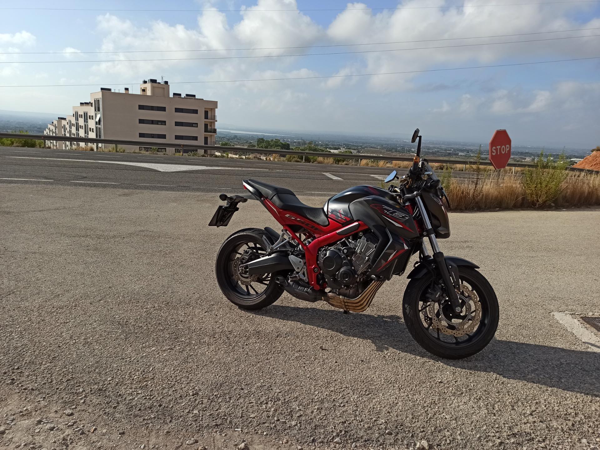 Foto 3 de Cambio honda 650 fa por moto tipo trail,es de diciembre del 2016 y tiene 16.000 kilómetros 