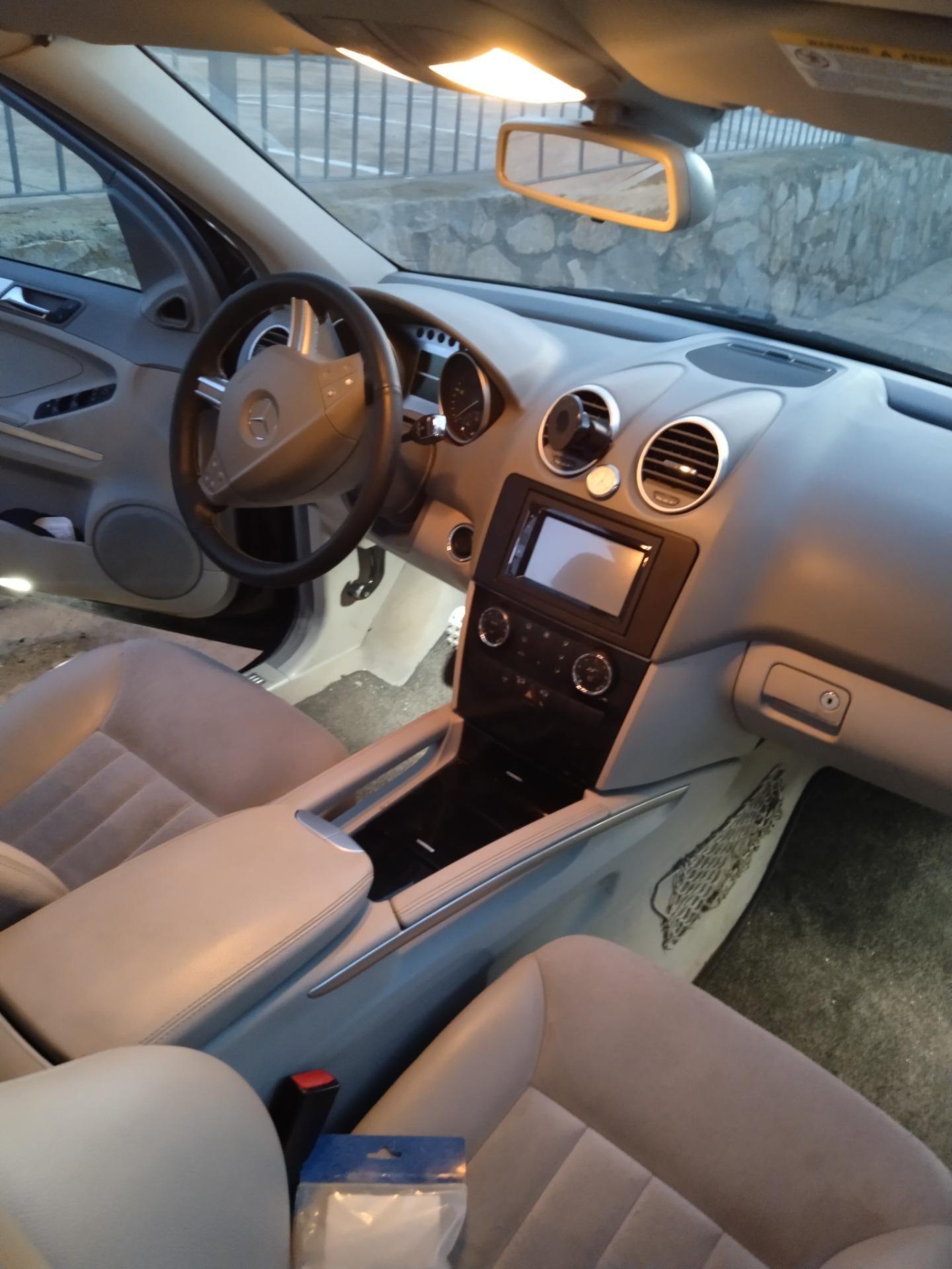 Foto 2 de Cambio Mercedes ML 320 2006 , por furgoneta de 5 plazas 