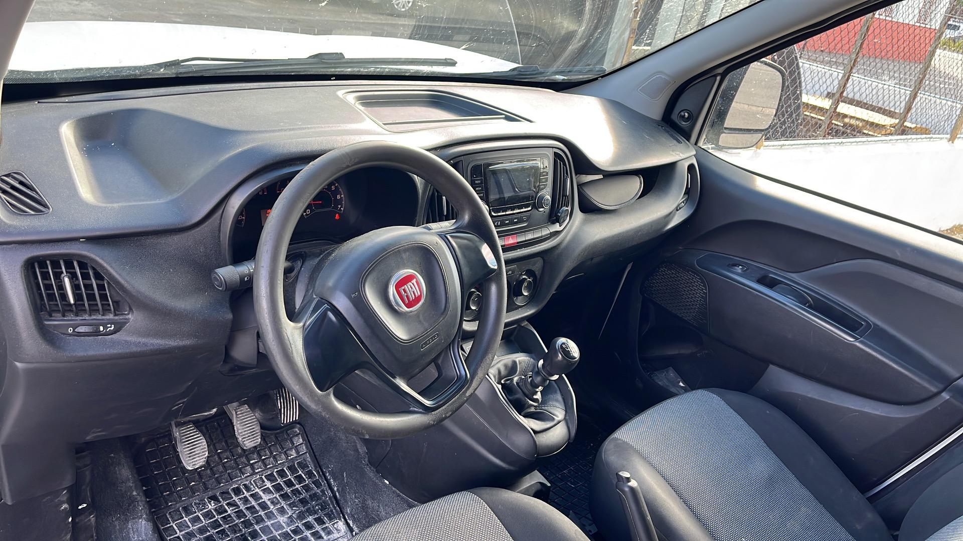 Foto 2 de Furgoneta Fiat doblo